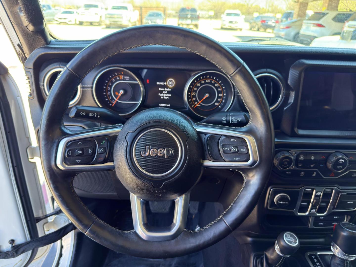 2020 No data /No data Jeep Gladiator 69895 (1C6HJTFG0LL) with an 3.6L V6 DOHC 24V engine, 6-Speed Manual transmission, located at 2401 E Main St., Grand Prairie, TX, 75050, (972) 262-4440, 32.748981, -96.969643 - Photo#11
