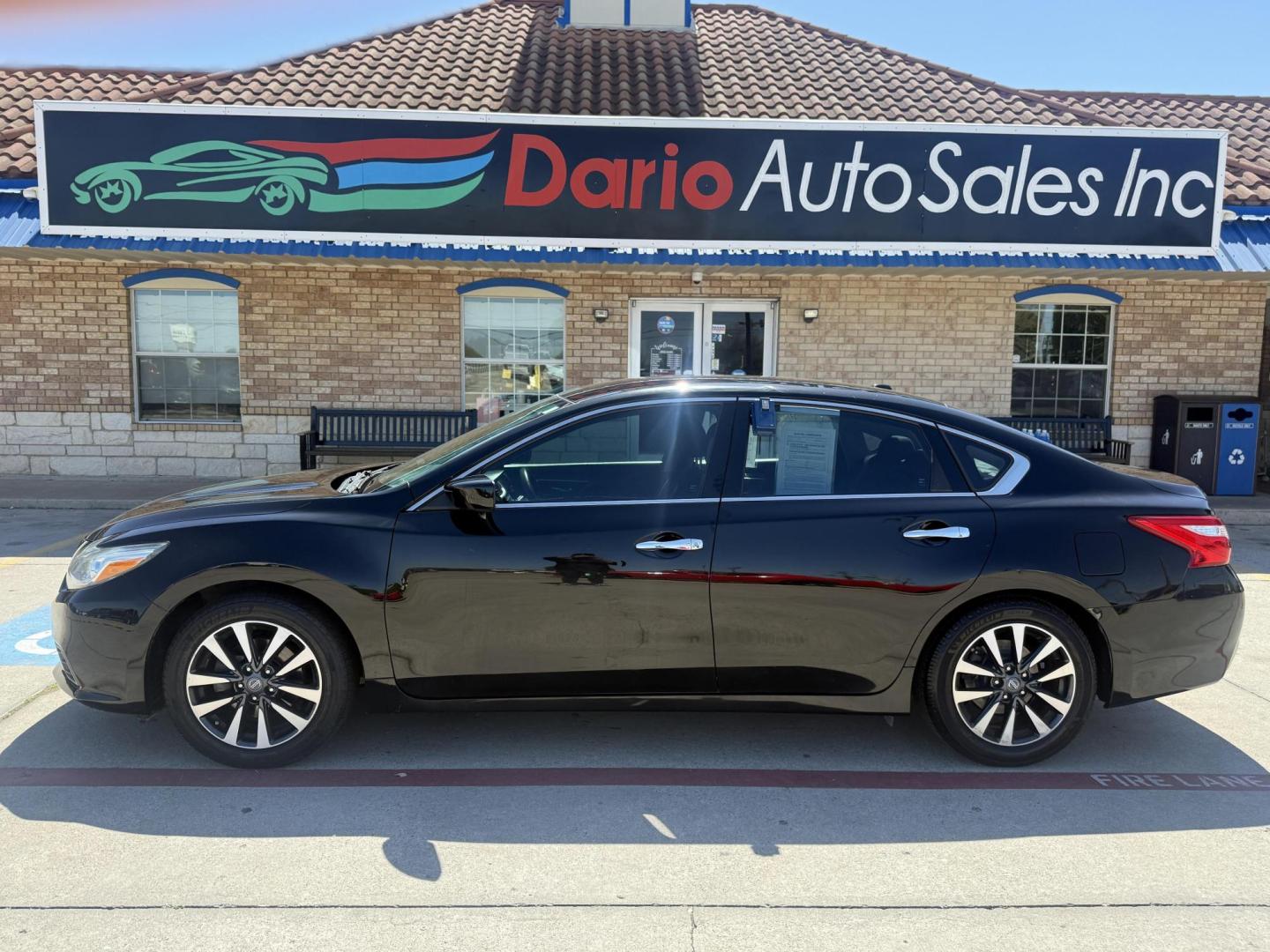 2017 Super Black /Beige, cloth Charcoal, cloth Nissan Altima 56189 (1N4AL3AP7HC) with an 2.5L L4 DOHC 16V engine, Continuously Variable Transmission transmission, located at 2401 E Main St., Grand Prairie, TX, 75050, (972) 262-4440, 32.748981, -96.969643 - Photo#1