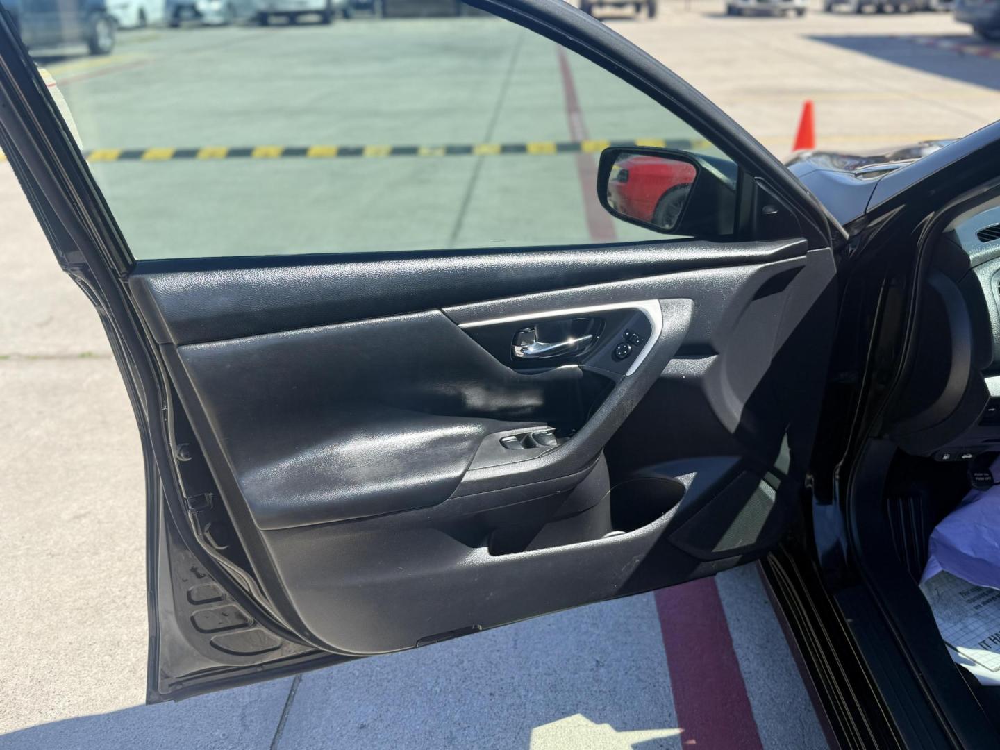 2017 Super Black /Beige, cloth Charcoal, cloth Nissan Altima 56189 (1N4AL3AP7HC) with an 2.5L L4 DOHC 16V engine, Continuously Variable Transmission transmission, located at 2401 E Main St., Grand Prairie, TX, 75050, (972) 262-4440, 32.748981, -96.969643 - Photo#8