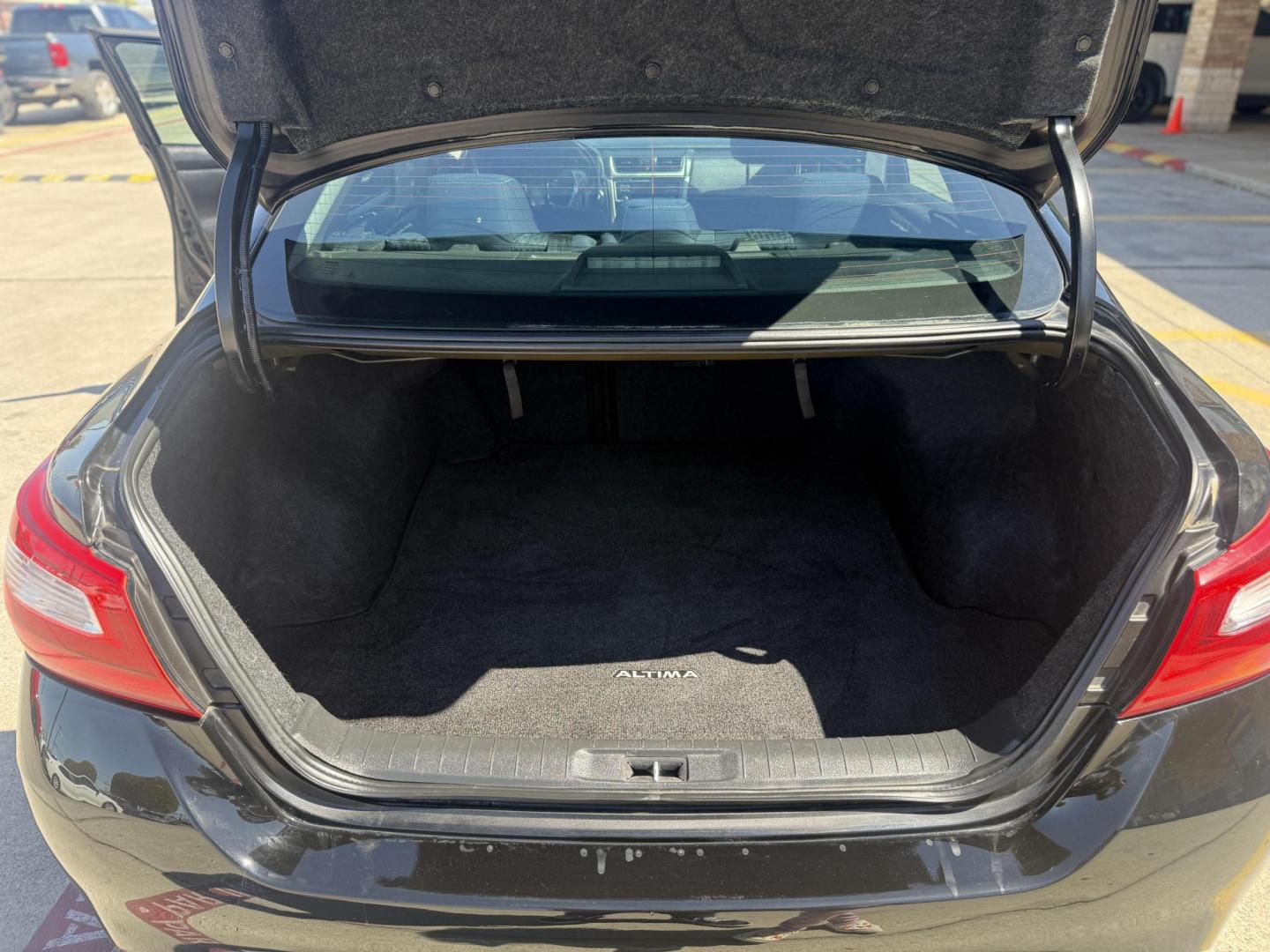 2017 Super Black /Beige, cloth Charcoal, cloth Nissan Altima 56189 (1N4AL3AP7HC) with an 2.5L L4 DOHC 16V engine, Continuously Variable Transmission transmission, located at 2401 E Main St., Grand Prairie, TX, 75050, (972) 262-4440, 32.748981, -96.969643 - Photo#15