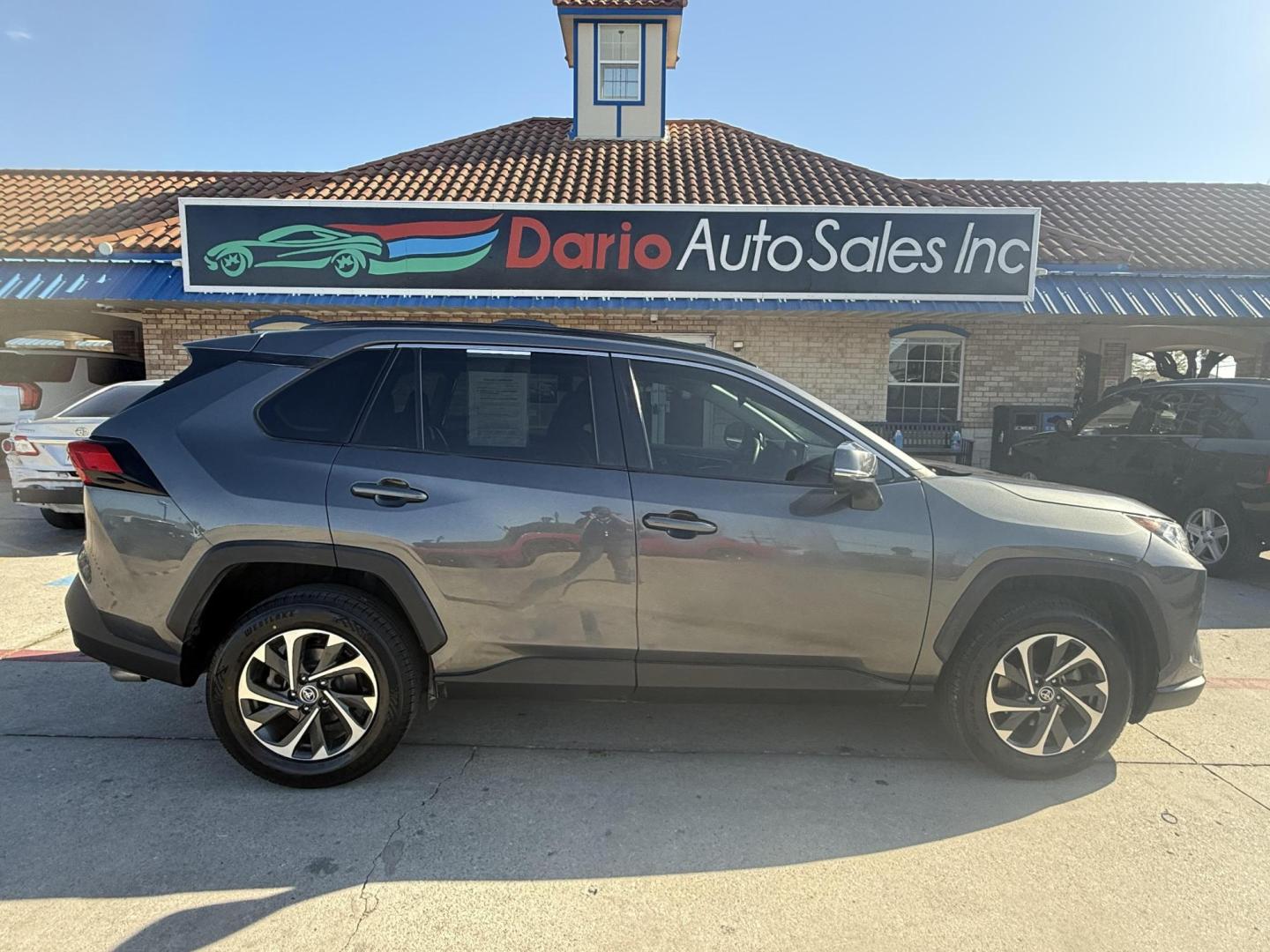 2020 Magnetic Gray Metallic /Black, cloth Light Gray, cloth Nutmeg, cloth Toyota RAV4 72579 (2T3W1RFV6LC) with an 2.5L L4 DOHC 16V engine, 8-Speed Automatic transmission, located at 2401 E Main St., Grand Prairie, TX, 75050, (972) 262-4440, 32.748981, -96.969643 - Photo#14