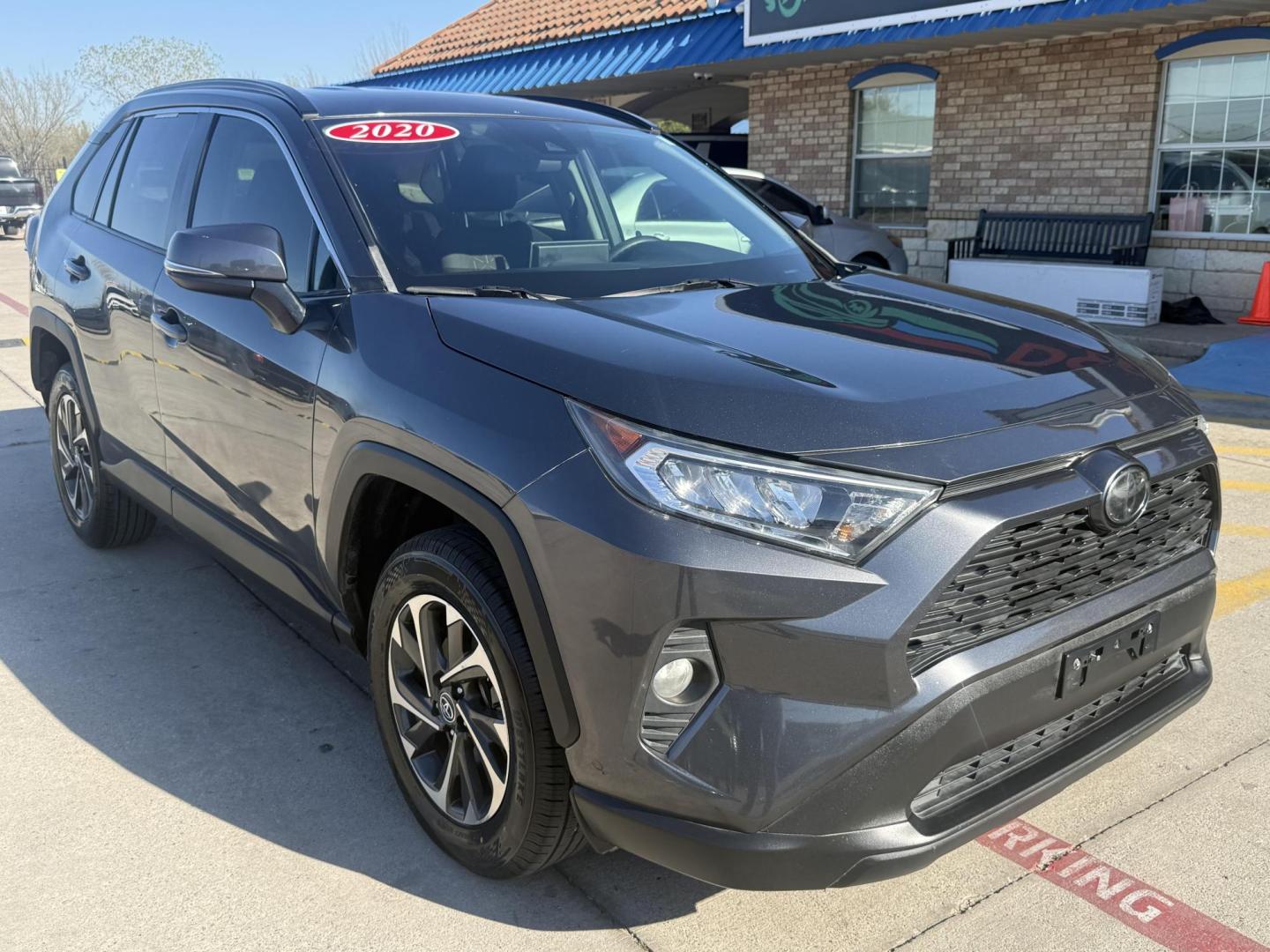 2020 Magnetic Gray Metallic /Black, cloth Light Gray, cloth Nutmeg, cloth Toyota RAV4 72579 (2T3W1RFV6LC) with an 2.5L L4 DOHC 16V engine, 8-Speed Automatic transmission, located at 2401 E Main St., Grand Prairie, TX, 75050, (972) 262-4440, 32.748981, -96.969643 - Photo#17