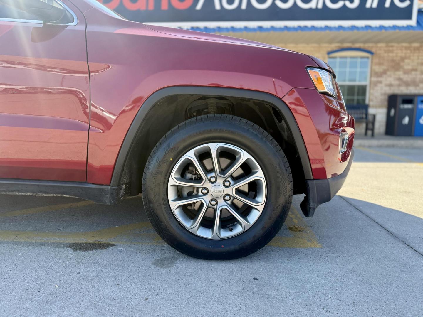 2015 Dp Cherry Red Crystal PC /Black Light Frost Beige/Black Jeep Grand Cherokee 50287 (1C4RJFBG3FC) with an 3.6L V6 DOHC 24V engine, 8-Speed Automatic transmission, located at 2401 E Main St., Grand Prairie, TX, 75050, (972) 262-4440, 32.748981, -96.969643 - Photo#10