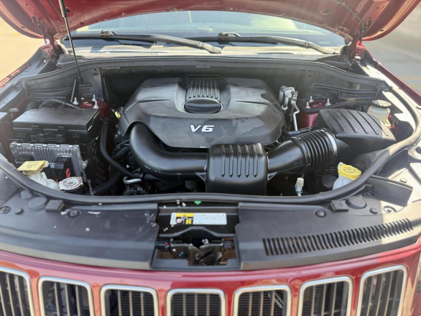 2015 Dp Cherry Red Crystal PC /Black Light Frost Beige/Black Jeep Grand Cherokee 50287 (1C4RJFBG3FC) with an 3.6L V6 DOHC 24V engine, 8-Speed Automatic transmission, located at 2401 E Main St., Grand Prairie, TX, 75050, (972) 262-4440, 32.748981, -96.969643 - Photo#22