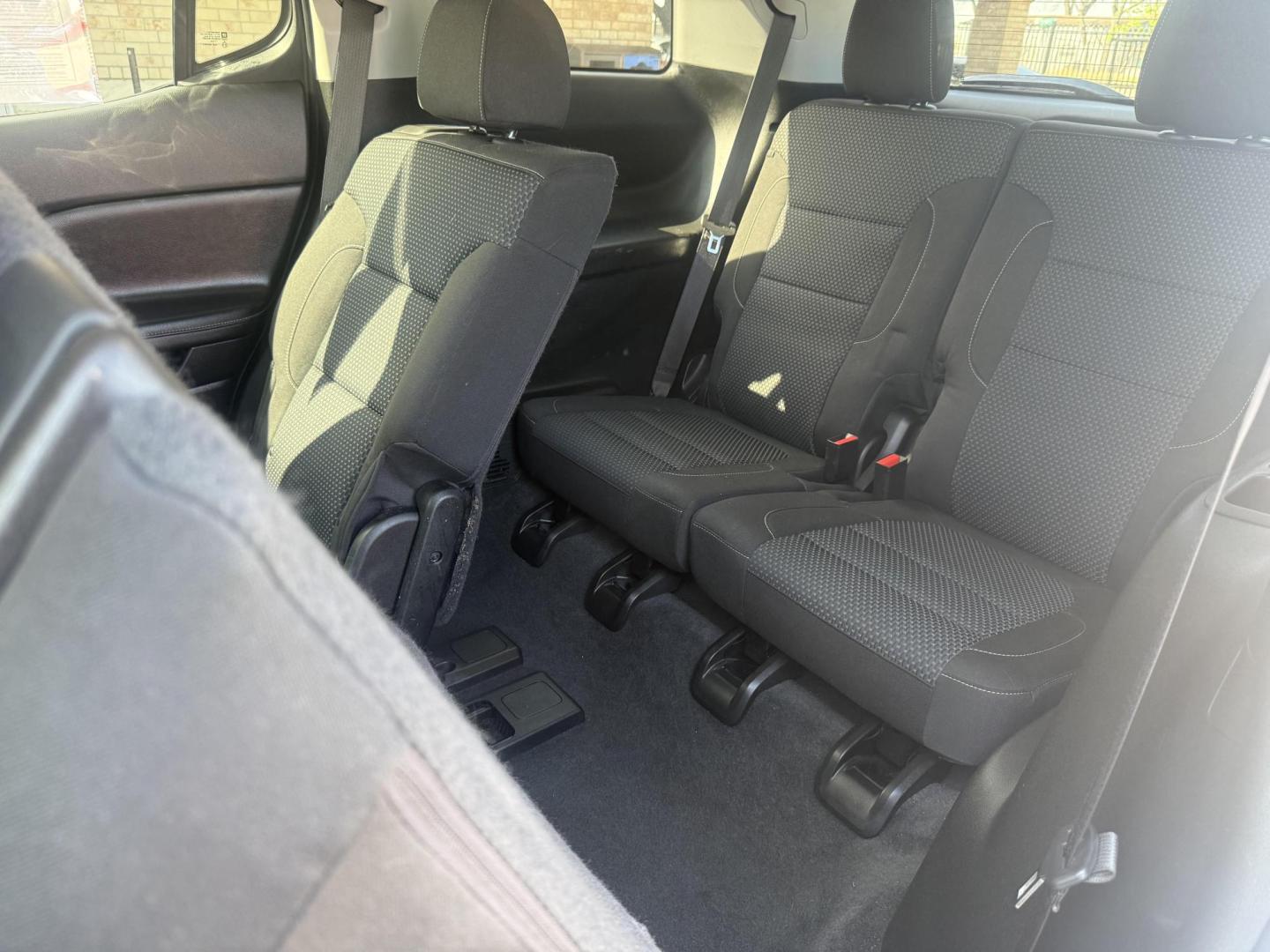 2020 Silver Gmc Acadia (1GKKNKLA4LZ) , located at 2401 E Main St., Grand Prairie, TX, 75050, (972) 262-4440, 32.748981, -96.969643 - Photo#1