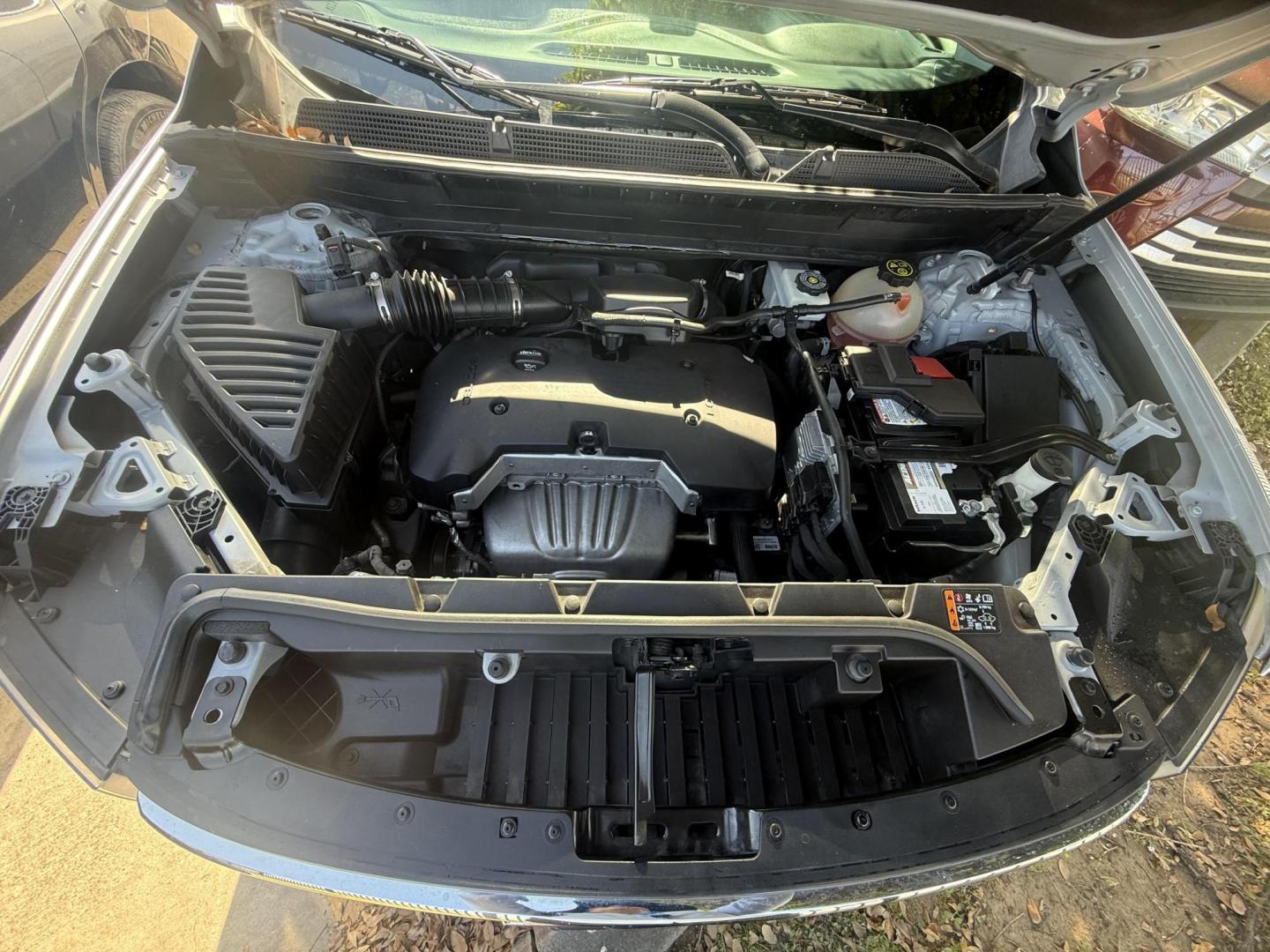 2020 Silver Gmc Acadia (1GKKNKLA4LZ) , located at 2401 E Main St., Grand Prairie, TX, 75050, (972) 262-4440, 32.748981, -96.969643 - Photo#2