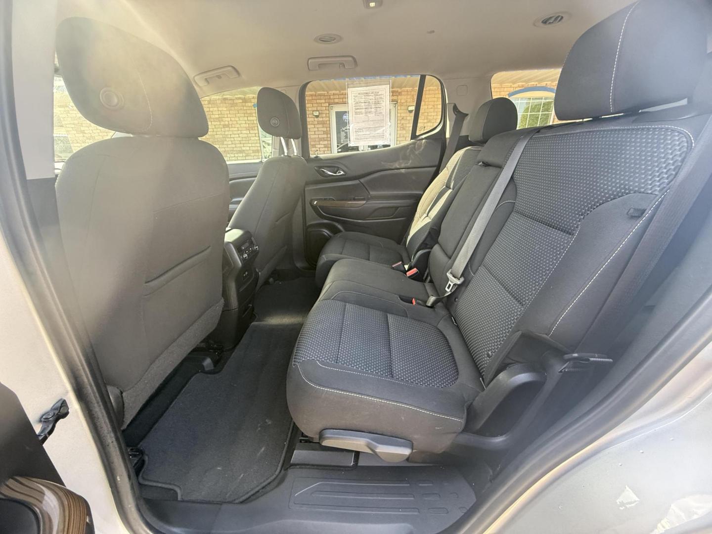 2020 Silver Gmc Acadia (1GKKNKLA4LZ) , located at 2401 E Main St., Grand Prairie, TX, 75050, (972) 262-4440, 32.748981, -96.969643 - Photo#7