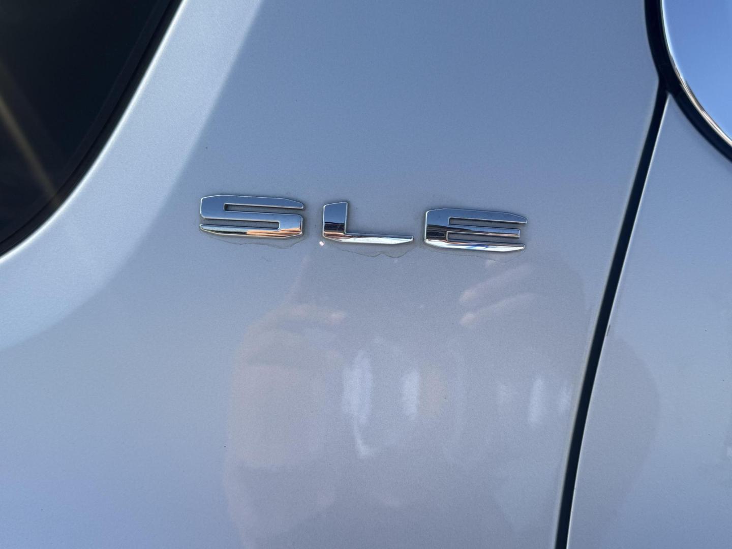 2020 Silver Gmc Acadia (1GKKNKLA4LZ) , located at 2401 E Main St., Grand Prairie, TX, 75050, (972) 262-4440, 32.748981, -96.969643 - Photo#9