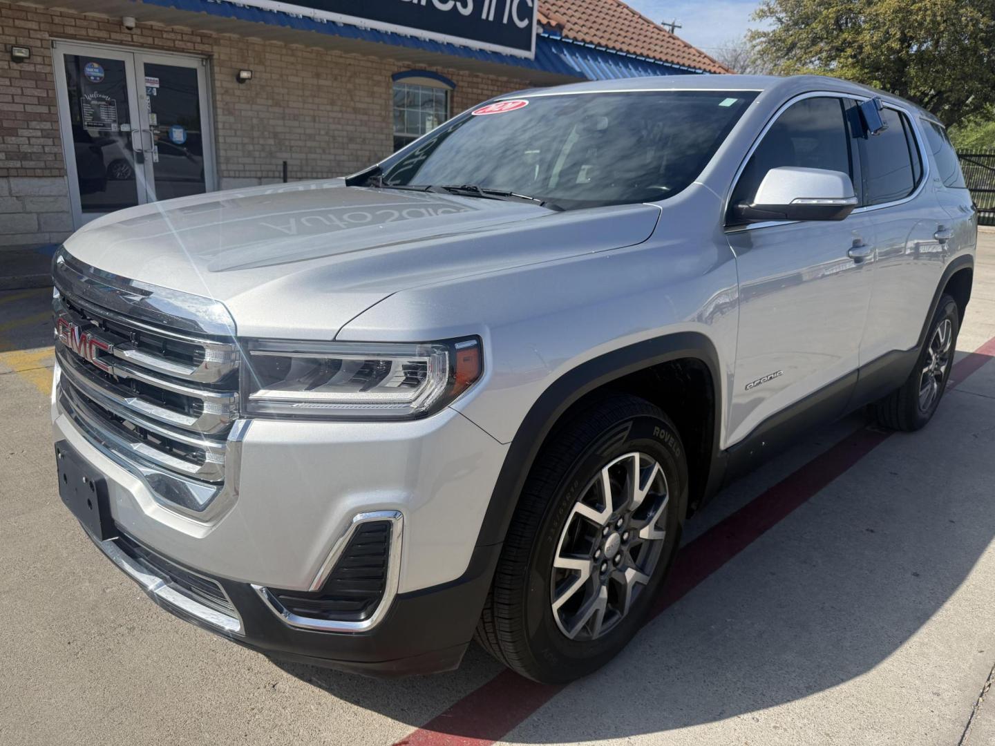 2020 Silver Gmc Acadia (1GKKNKLA4LZ) , located at 2401 E Main St., Grand Prairie, TX, 75050, (972) 262-4440, 32.748981, -96.969643 - Photo#10