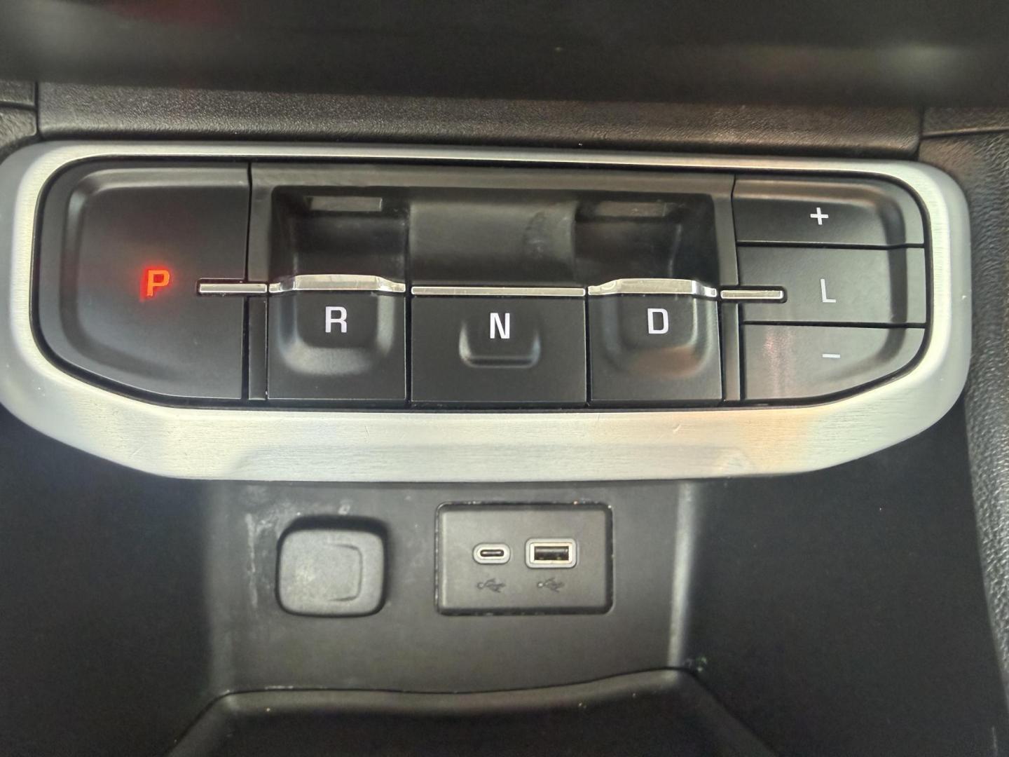 2020 Silver Gmc Acadia (1GKKNKLA4LZ) , located at 2401 E Main St., Grand Prairie, TX, 75050, (972) 262-4440, 32.748981, -96.969643 - Photo#16