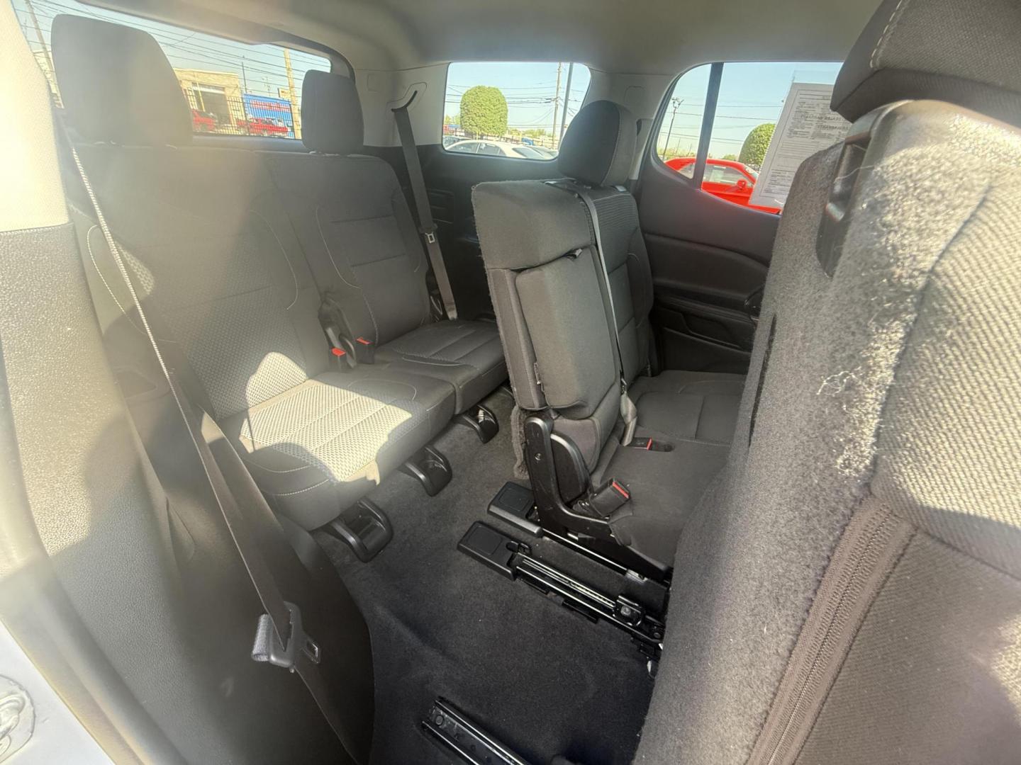 2020 Silver Gmc Acadia (1GKKNKLA4LZ) , located at 2401 E Main St., Grand Prairie, TX, 75050, (972) 262-4440, 32.748981, -96.969643 - Photo#17