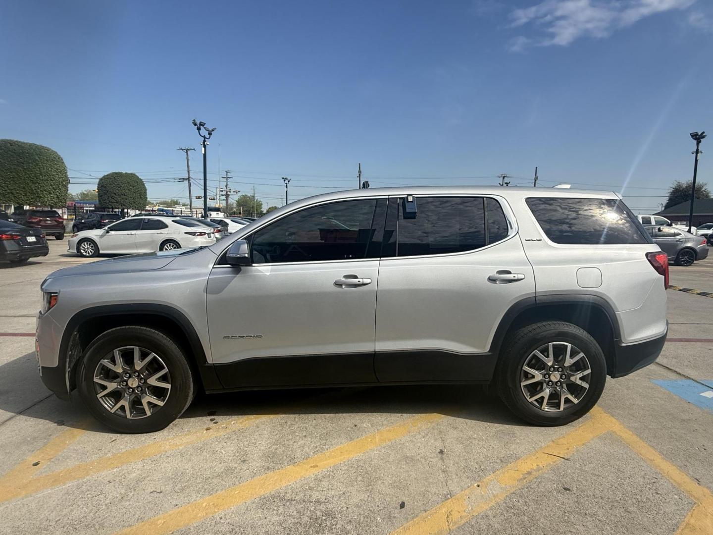 2020 Silver Gmc Acadia (1GKKNKLA4LZ) , located at 2401 E Main St., Grand Prairie, TX, 75050, (972) 262-4440, 32.748981, -96.969643 - Photo#23