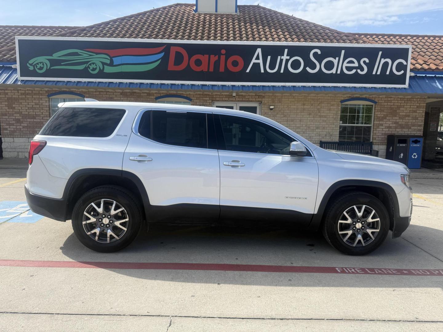 2020 Silver Gmc Acadia (1GKKNKLA4LZ) , located at 2401 E Main St., Grand Prairie, TX, 75050, (972) 262-4440, 32.748981, -96.969643 - Photo#26
