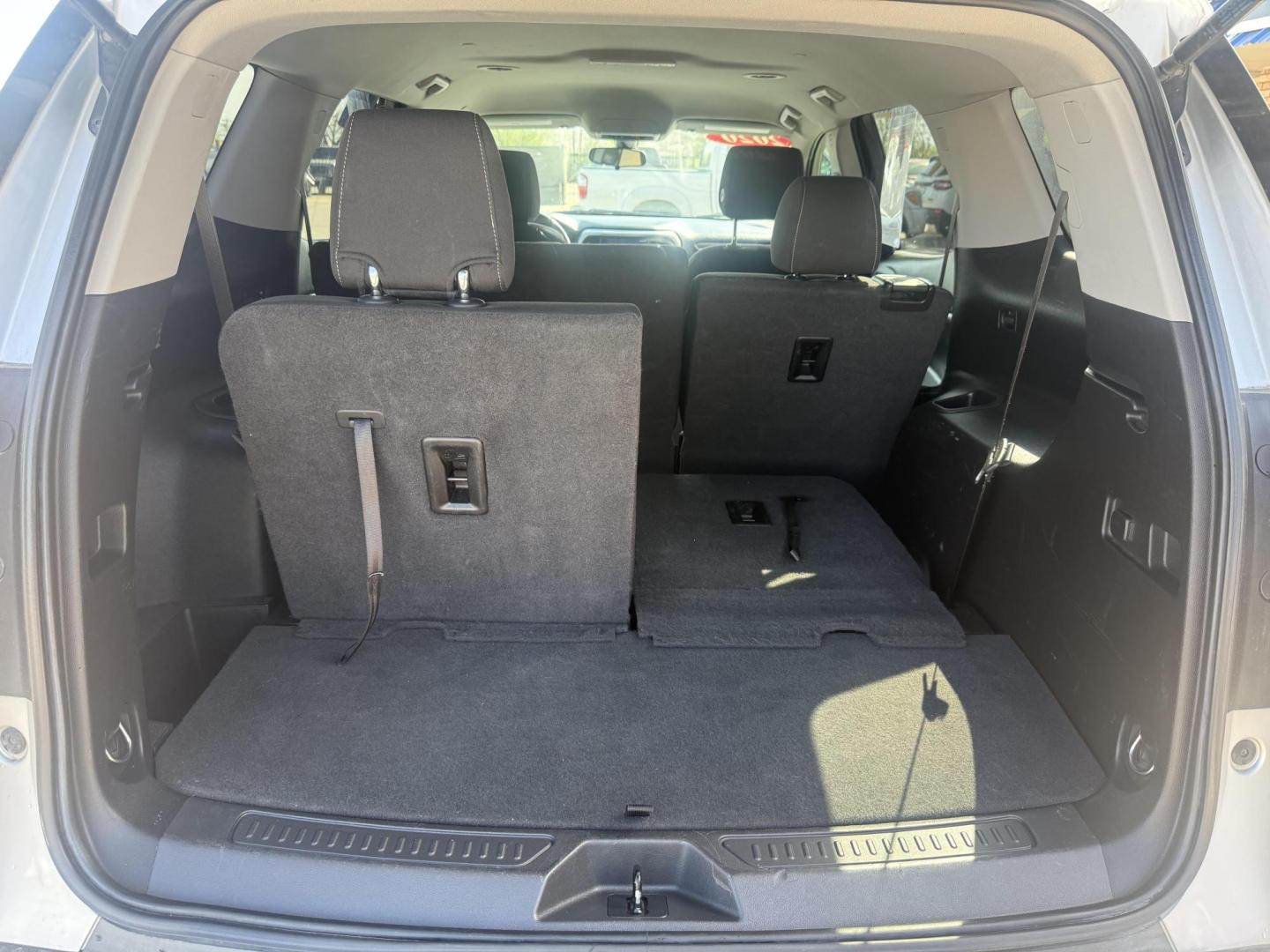 2020 Silver Gmc Acadia (1GKKNKLA4LZ) , located at 2401 E Main St., Grand Prairie, TX, 75050, (972) 262-4440, 32.748981, -96.969643 - Photo#35