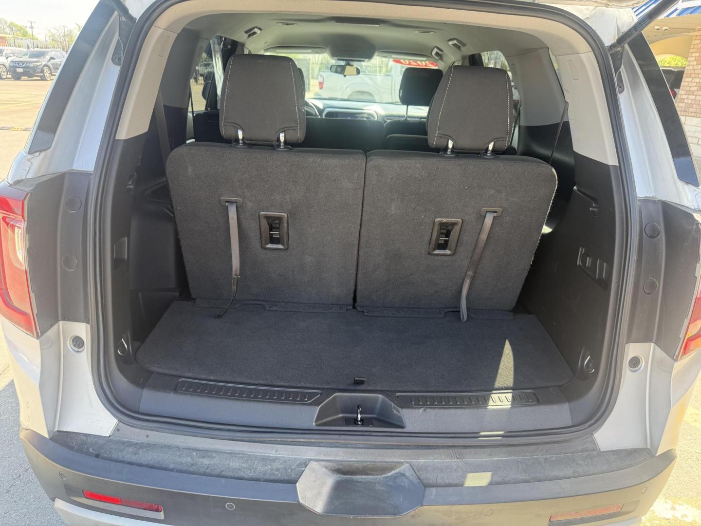 2020 Silver Gmc Acadia (1GKKNKLA4LZ) , located at 2401 E Main St., Grand Prairie, TX, 75050, (972) 262-4440, 32.748981, -96.969643 - Photo#36