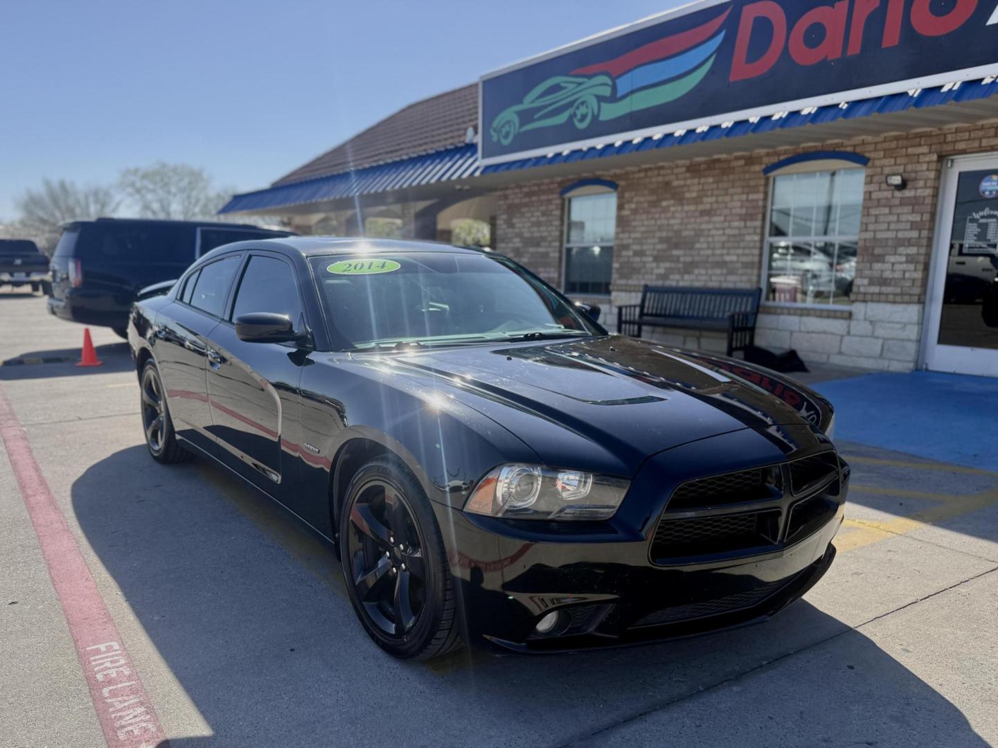 2014 Pitch Black /Black Light Frost Beige/Black Red/Black Tan/Black Dodge Charger 47538 (2C3CDXCT9EH) with an 5.7L V8 OHV 16V engine, 5-Speed Automatic transmission, located at 2401 E Main St., Grand Prairie, TX, 75050, (972) 262-4440, 32.748981, -96.969643 - Photo#2