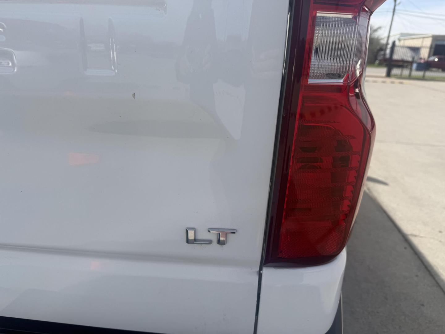 2020 Summit White /Gideon/Very Dark Atmosphere, cloth Gideon/Very Dar Chevrolet Silverado 1500 72104 (3GCUYDET2LG) with an 3.0L L6 DOHC 16V TURBO DIESEL engine, 6-Speed Automatic transmission, located at 2401 E Main St., Grand Prairie, TX, 75050, (972) 262-4440, 32.748981, -96.969643 - Photo#2