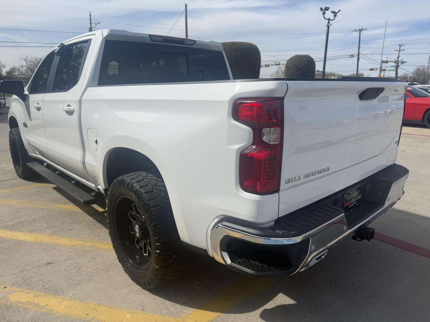 2020 Summit White /Gideon/Very Dark Atmosphere, cloth Gideon/Very Dar Chevrolet Silverado 1500 72104 (3GCUYDET2LG) with an 3.0L L6 DOHC 16V TURBO DIESEL engine, 6-Speed Automatic transmission, located at 2401 E Main St., Grand Prairie, TX, 75050, (972) 262-4440, 32.748981, -96.969643 - Photo#6