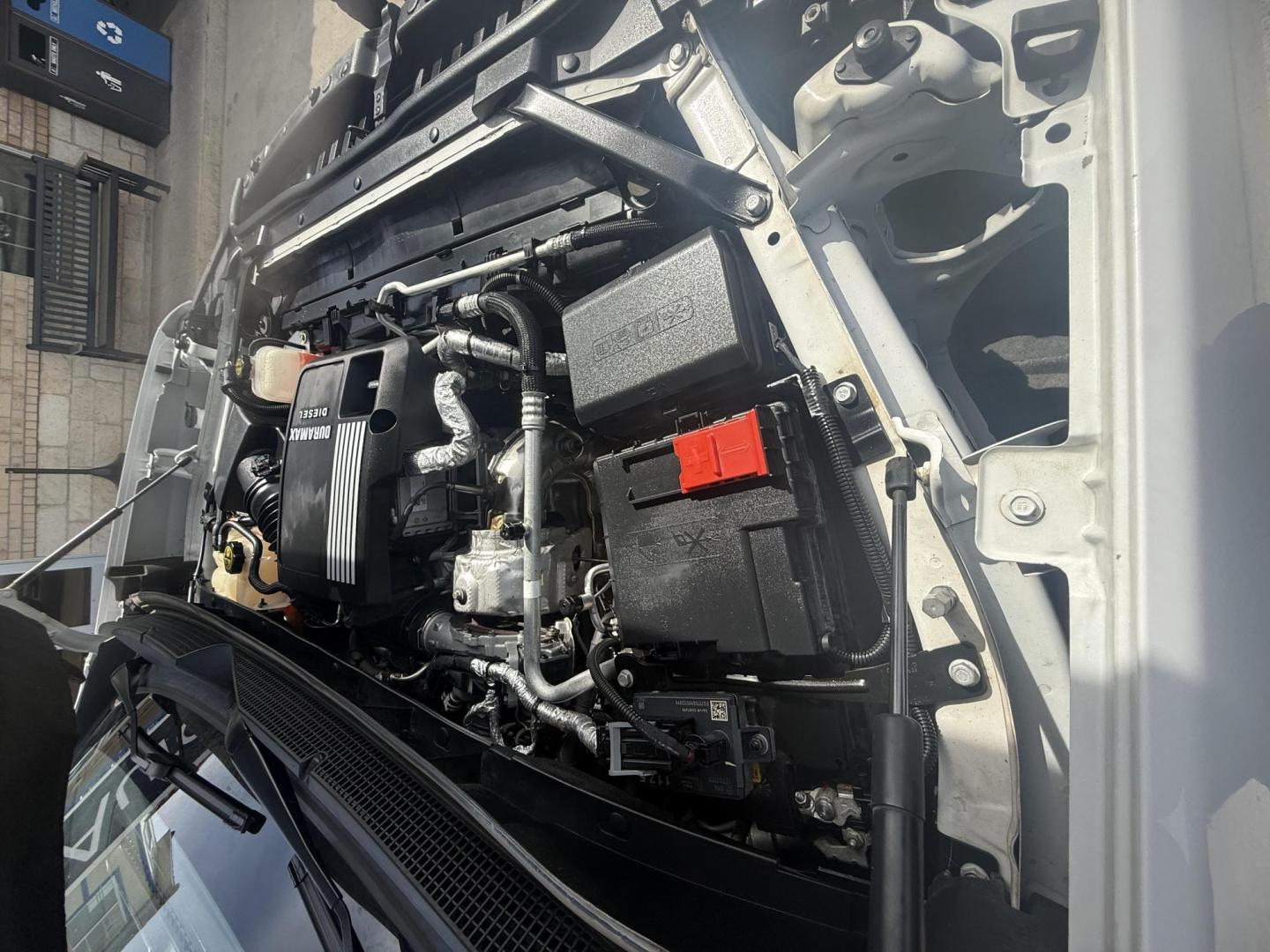 2020 Summit White /Gideon/Very Dark Atmosphere, cloth Gideon/Very Dar Chevrolet Silverado 1500 72104 (3GCUYDET2LG) with an 3.0L L6 DOHC 16V TURBO DIESEL engine, 6-Speed Automatic transmission, located at 2401 E Main St., Grand Prairie, TX, 75050, (972) 262-4440, 32.748981, -96.969643 - Photo#7