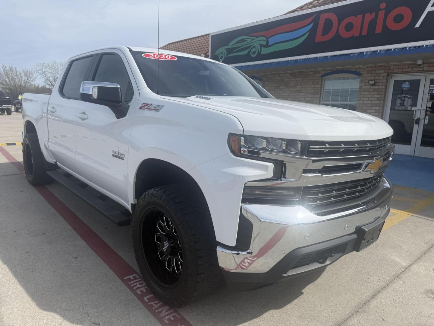 2020 Summit White /Gideon/Very Dark Atmosphere, cloth Gideon/Very Dar Chevrolet Silverado 1500 72104 (3GCUYDET2LG) with an 3.0L L6 DOHC 16V TURBO DIESEL engine, 6-Speed Automatic transmission, located at 2401 E Main St., Grand Prairie, TX, 75050, (972) 262-4440, 32.748981, -96.969643 - Photo#11