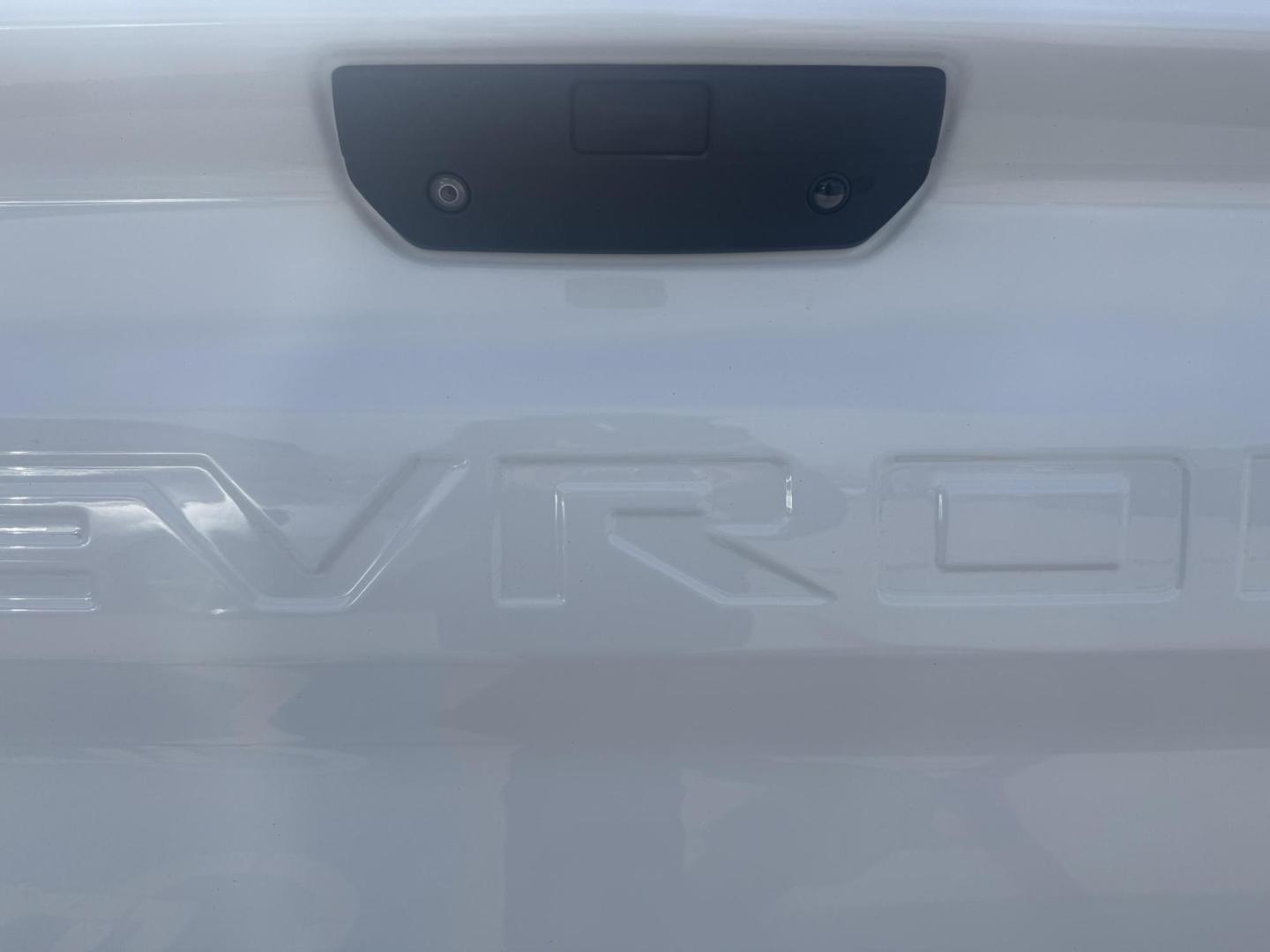 2020 Summit White /Gideon/Very Dark Atmosphere, cloth Gideon/Very Dar Chevrolet Silverado 1500 72104 (3GCUYDET2LG) with an 3.0L L6 DOHC 16V TURBO DIESEL engine, 6-Speed Automatic transmission, located at 2401 E Main St., Grand Prairie, TX, 75050, (972) 262-4440, 32.748981, -96.969643 - Photo#12