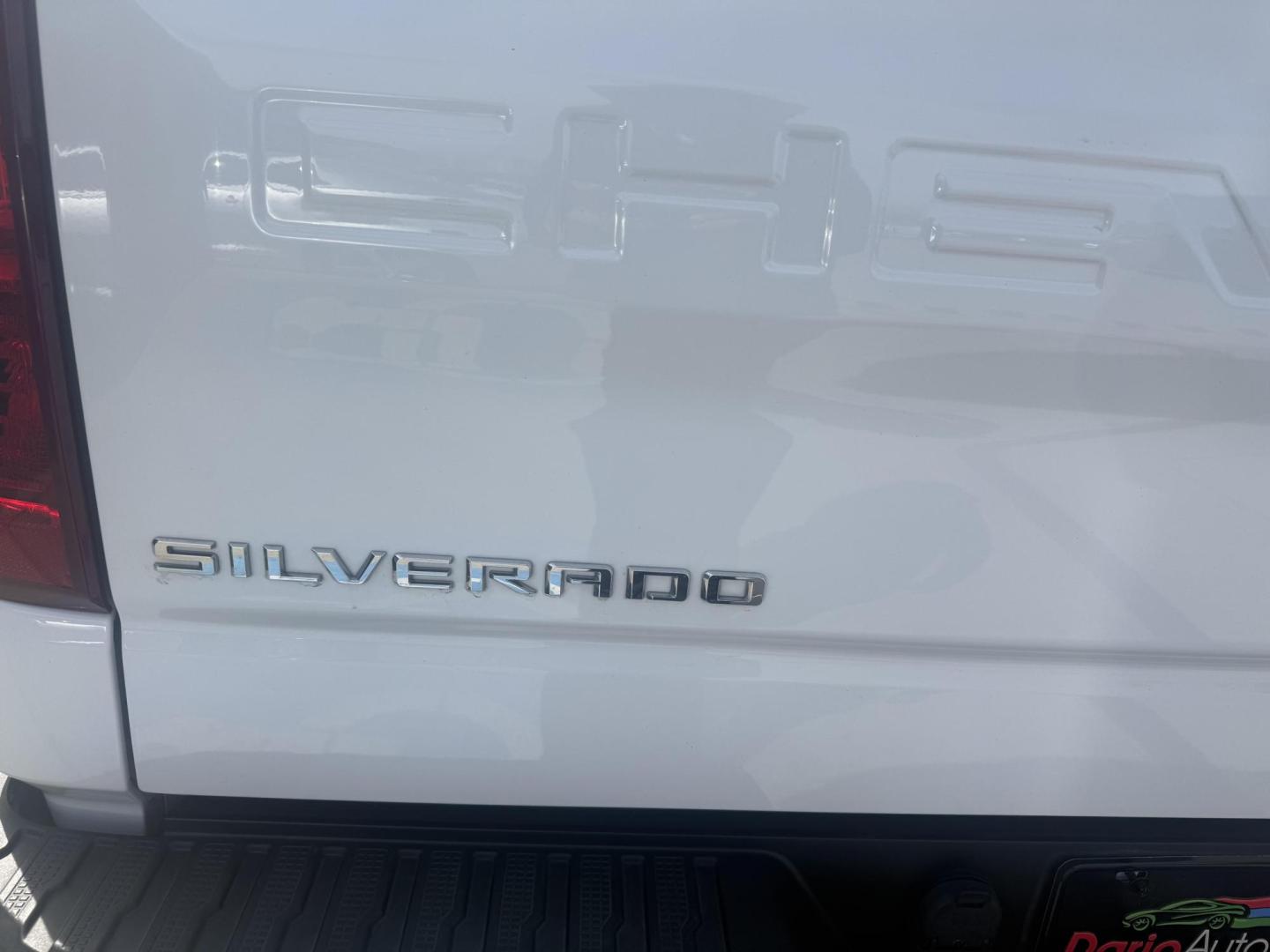 2020 Summit White /Gideon/Very Dark Atmosphere, cloth Gideon/Very Dar Chevrolet Silverado 1500 72104 (3GCUYDET2LG) with an 3.0L L6 DOHC 16V TURBO DIESEL engine, 6-Speed Automatic transmission, located at 2401 E Main St., Grand Prairie, TX, 75050, (972) 262-4440, 32.748981, -96.969643 - Photo#13