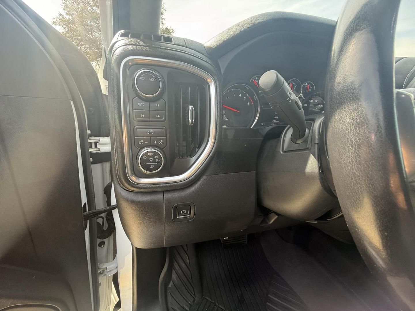 2020 Summit White /Gideon/Very Dark Atmosphere, cloth Gideon/Very Dar Chevrolet Silverado 1500 72104 (3GCUYDET2LG) with an 3.0L L6 DOHC 16V TURBO DIESEL engine, 6-Speed Automatic transmission, located at 2401 E Main St., Grand Prairie, TX, 75050, (972) 262-4440, 32.748981, -96.969643 - Photo#17