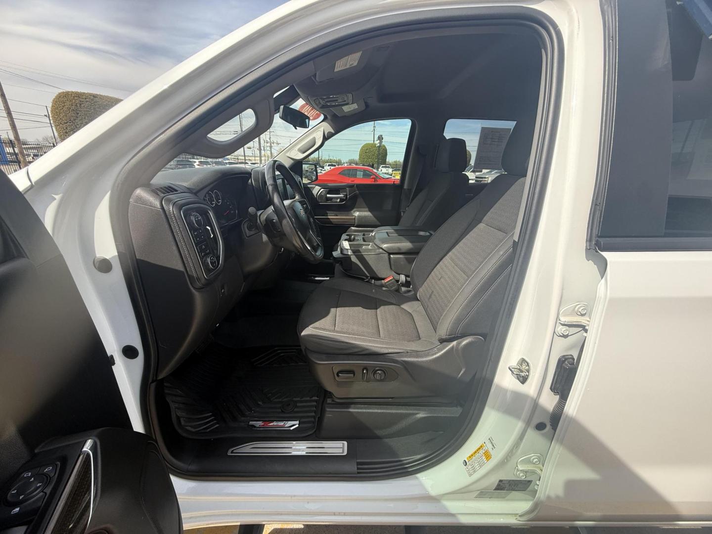 2020 Summit White /Gideon/Very Dark Atmosphere, cloth Gideon/Very Dar Chevrolet Silverado 1500 72104 (3GCUYDET2LG) with an 3.0L L6 DOHC 16V TURBO DIESEL engine, 6-Speed Automatic transmission, located at 2401 E Main St., Grand Prairie, TX, 75050, (972) 262-4440, 32.748981, -96.969643 - Photo#20