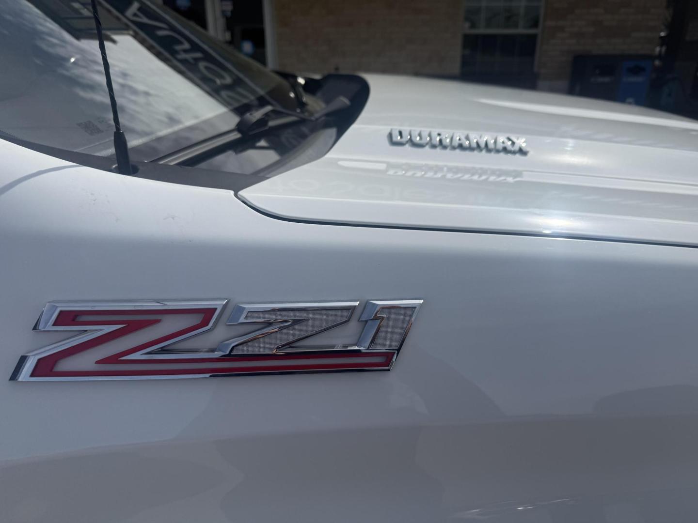 2020 Summit White /Gideon/Very Dark Atmosphere, cloth Gideon/Very Dar Chevrolet Silverado 1500 72104 (3GCUYDET2LG) with an 3.0L L6 DOHC 16V TURBO DIESEL engine, 6-Speed Automatic transmission, located at 2401 E Main St., Grand Prairie, TX, 75050, (972) 262-4440, 32.748981, -96.969643 - Photo#21