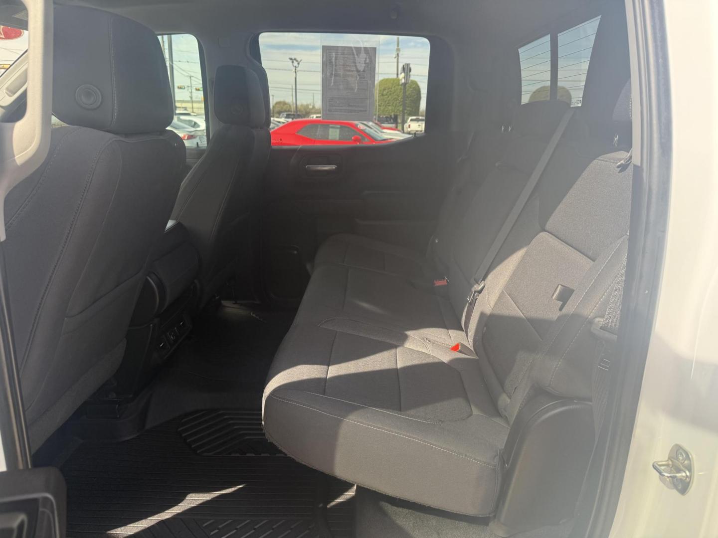 2020 Summit White /Gideon/Very Dark Atmosphere, cloth Gideon/Very Dar Chevrolet Silverado 1500 72104 (3GCUYDET2LG) with an 3.0L L6 DOHC 16V TURBO DIESEL engine, 6-Speed Automatic transmission, located at 2401 E Main St., Grand Prairie, TX, 75050, (972) 262-4440, 32.748981, -96.969643 - Photo#24