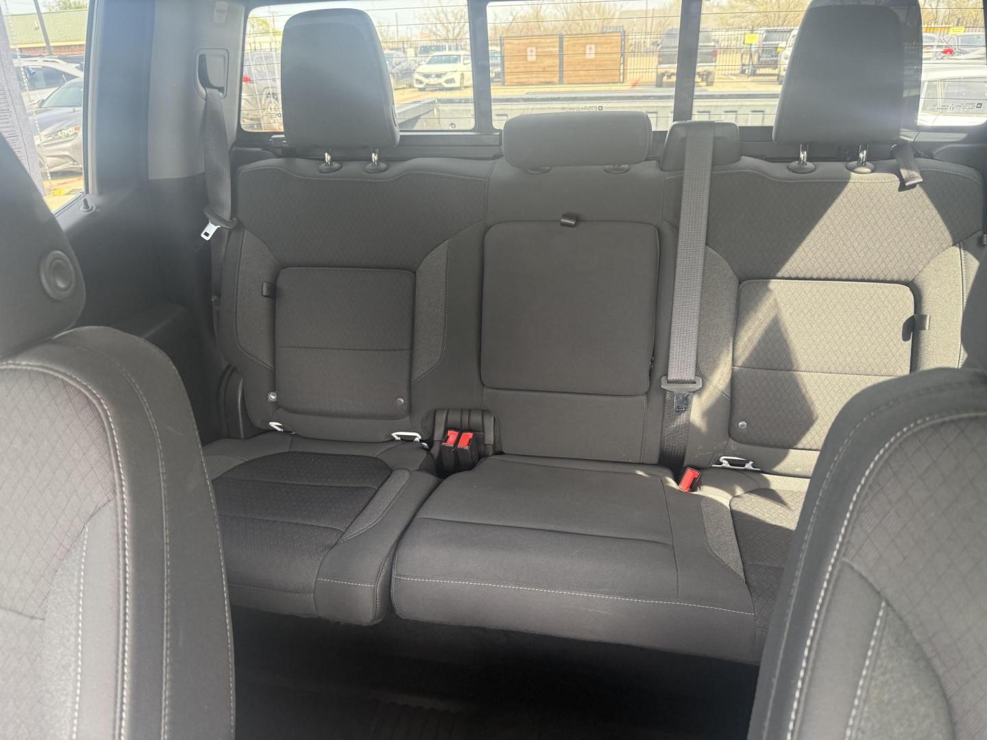 2020 Summit White /Gideon/Very Dark Atmosphere, cloth Gideon/Very Dar Chevrolet Silverado 1500 72104 (3GCUYDET2LG) with an 3.0L L6 DOHC 16V TURBO DIESEL engine, 6-Speed Automatic transmission, located at 2401 E Main St., Grand Prairie, TX, 75050, (972) 262-4440, 32.748981, -96.969643 - Photo#25