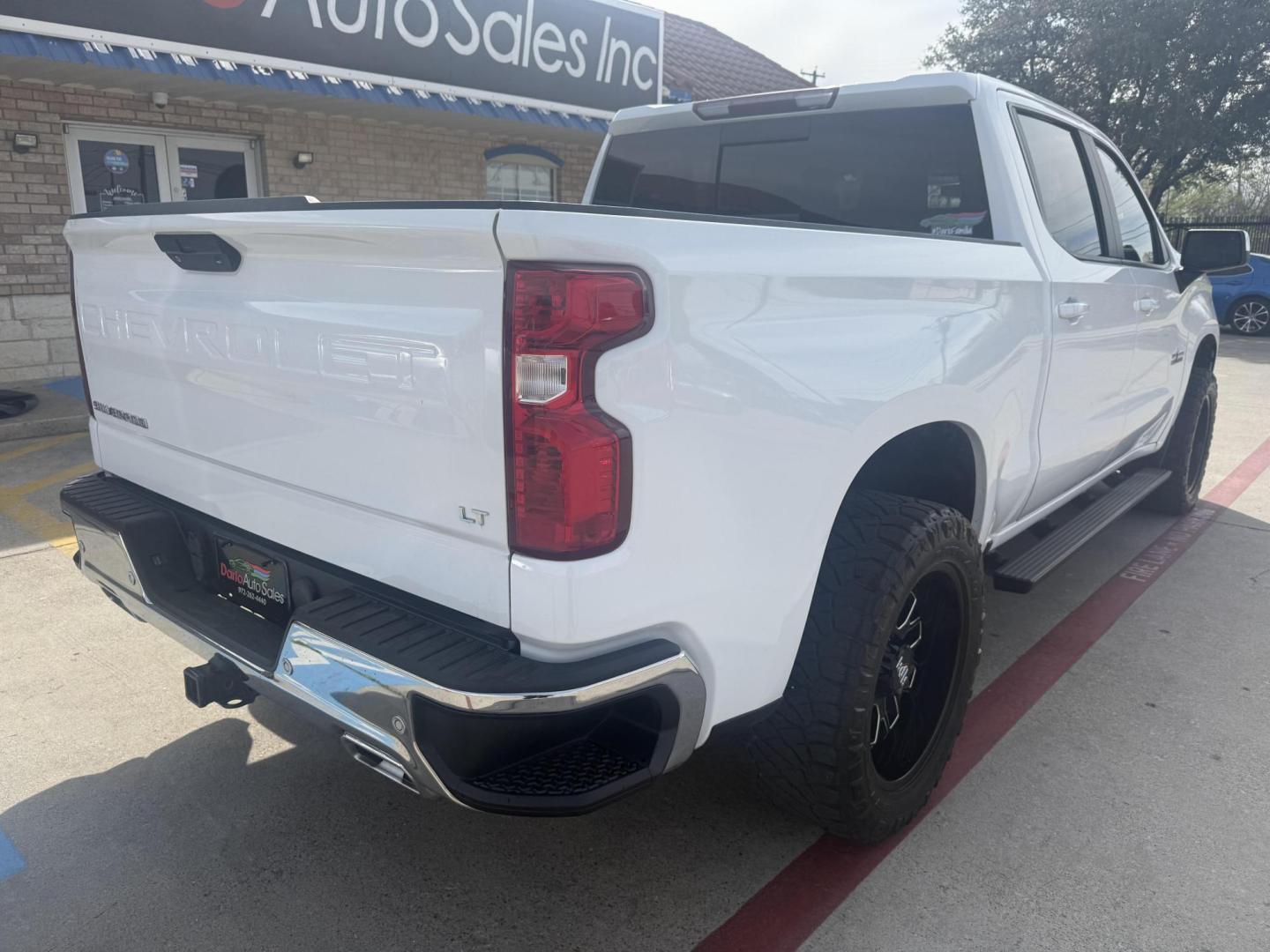 2020 Summit White /Gideon/Very Dark Atmosphere, cloth Gideon/Very Dar Chevrolet Silverado 1500 72104 (3GCUYDET2LG) with an 3.0L L6 DOHC 16V TURBO DIESEL engine, 6-Speed Automatic transmission, located at 2401 E Main St., Grand Prairie, TX, 75050, (972) 262-4440, 32.748981, -96.969643 - Photo#27