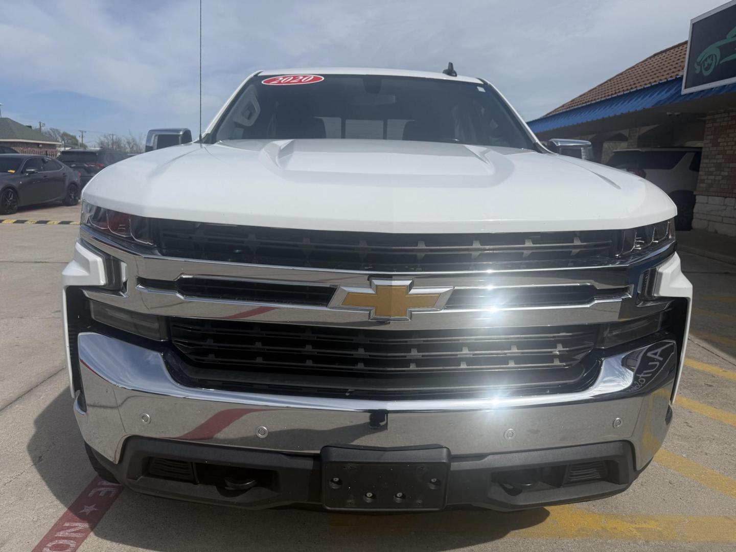 2020 Summit White /Gideon/Very Dark Atmosphere, cloth Gideon/Very Dar Chevrolet Silverado 1500 72104 (3GCUYDET2LG) with an 3.0L L6 DOHC 16V TURBO DIESEL engine, 6-Speed Automatic transmission, located at 2401 E Main St., Grand Prairie, TX, 75050, (972) 262-4440, 32.748981, -96.969643 - Photo#32
