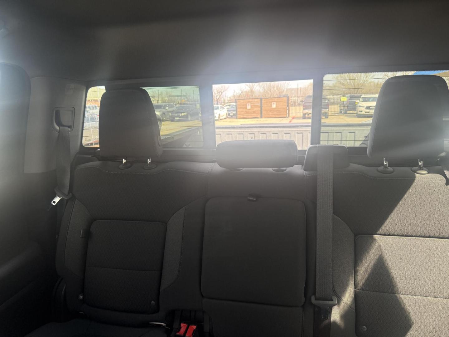 2020 Summit White /Gideon/Very Dark Atmosphere, cloth Gideon/Very Dar Chevrolet Silverado 1500 72104 (3GCUYDET2LG) with an 3.0L L6 DOHC 16V TURBO DIESEL engine, 6-Speed Automatic transmission, located at 2401 E Main St., Grand Prairie, TX, 75050, (972) 262-4440, 32.748981, -96.969643 - Photo#35