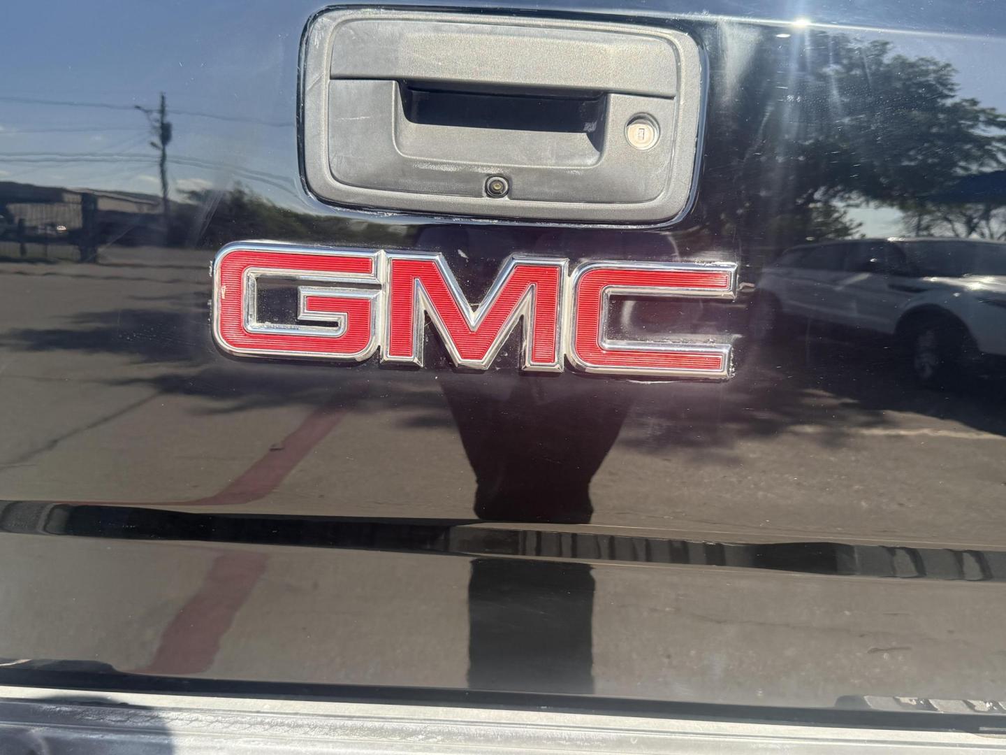 2017 Onyx Black /Cocoa/Dune, cloth Dark Ash Seats w/Jet Black Inter GMC Sierra 1500 56472 (1GTR1MEC8HZ) with an 5.3L V8 OHV 16V engine, 6-Speed Automatic transmission, located at 2401 E Main St., Grand Prairie, TX, 75050, (972) 262-4440, 32.748981, -96.969643 - Photo#3