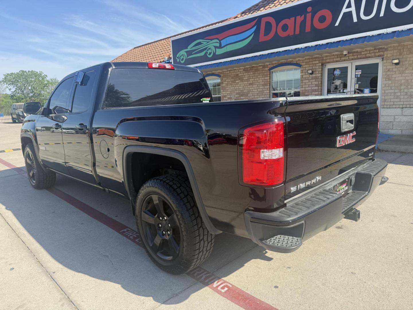 2017 Onyx Black /Cocoa/Dune, cloth Dark Ash Seats w/Jet Black Inter GMC Sierra 1500 56472 (1GTR1MEC8HZ) with an 5.3L V8 OHV 16V engine, 6-Speed Automatic transmission, located at 2401 E Main St., Grand Prairie, TX, 75050, (972) 262-4440, 32.748981, -96.969643 - Photo#4
