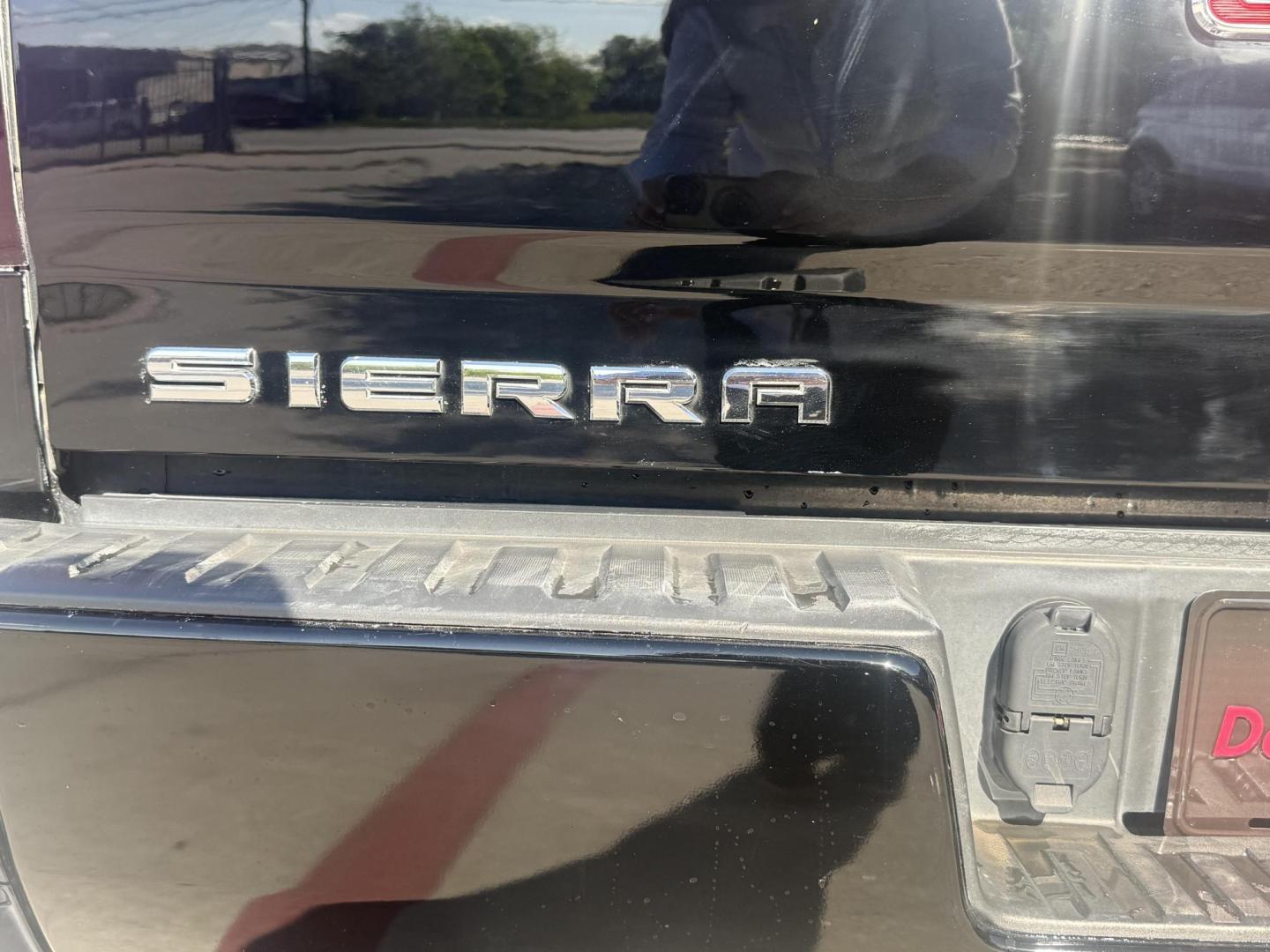 2017 Onyx Black /Cocoa/Dune, cloth Dark Ash Seats w/Jet Black Inter GMC Sierra 1500 56472 (1GTR1MEC8HZ) with an 5.3L V8 OHV 16V engine, 6-Speed Automatic transmission, located at 2401 E Main St., Grand Prairie, TX, 75050, (972) 262-4440, 32.748981, -96.969643 - Photo#8