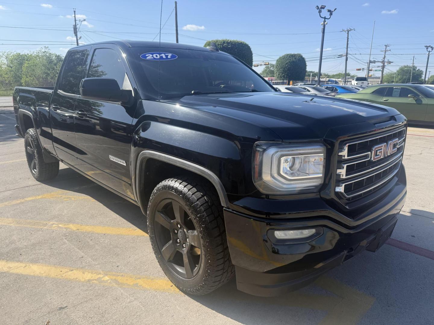 2017 Onyx Black /Cocoa/Dune, cloth Dark Ash Seats w/Jet Black Inter GMC Sierra 1500 56472 (1GTR1MEC8HZ) with an 5.3L V8 OHV 16V engine, 6-Speed Automatic transmission, located at 2401 E Main St., Grand Prairie, TX, 75050, (972) 262-4440, 32.748981, -96.969643 - Photo#16
