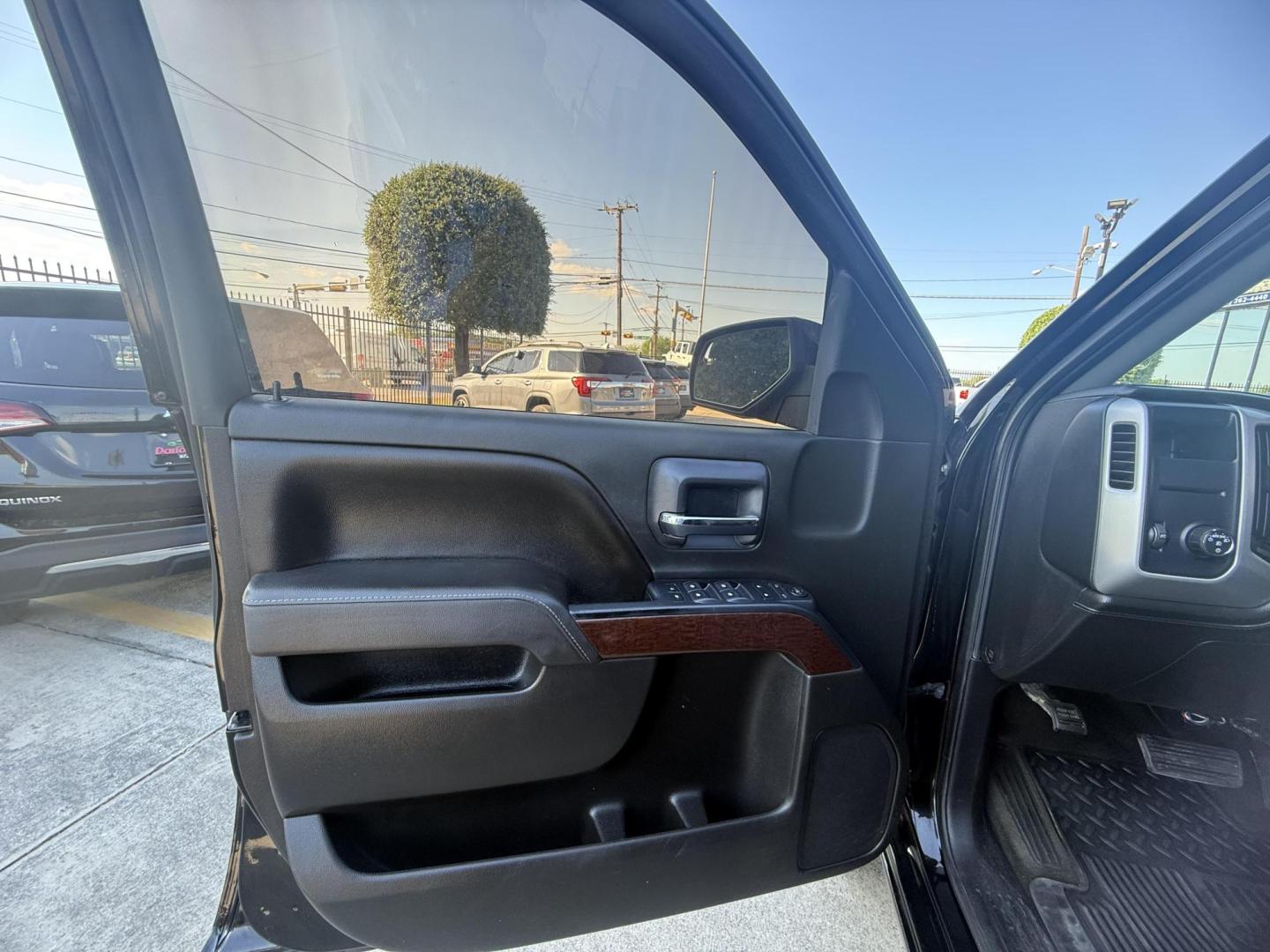 2017 Onyx Black /Cocoa/Dune, cloth Dark Ash Seats w/Jet Black Inter GMC Sierra 1500 56472 (1GTR1MEC8HZ) with an 5.3L V8 OHV 16V engine, 6-Speed Automatic transmission, located at 2401 E Main St., Grand Prairie, TX, 75050, (972) 262-4440, 32.748981, -96.969643 - Photo#21