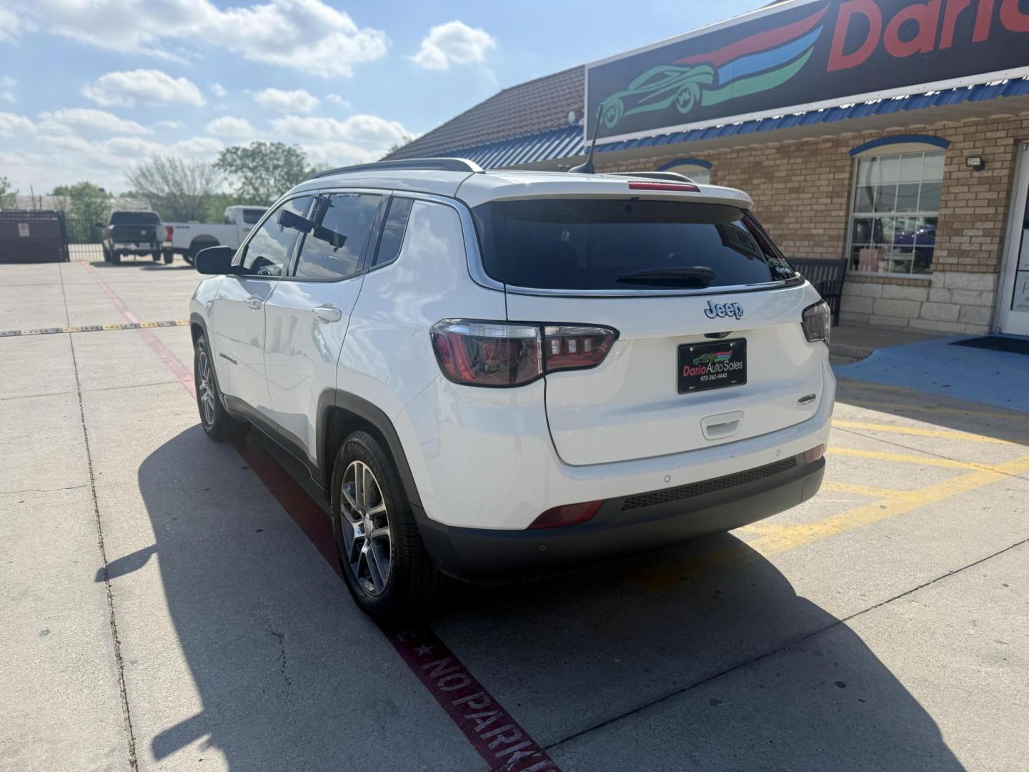 2020 White Clear Coat /Black, premium cloth/vinyl Black/Ski Grey, premium Jeep Compass 70548 (3C4NJCBB1LT) with an 2.4L L4 DOHC 16V engine, Continuously Variable Transmission5-Speed Manual transmission, located at 2401 E Main St., Grand Prairie, TX, 75050, (972) 262-4440, 32.748981, -96.969643 - Photo#2