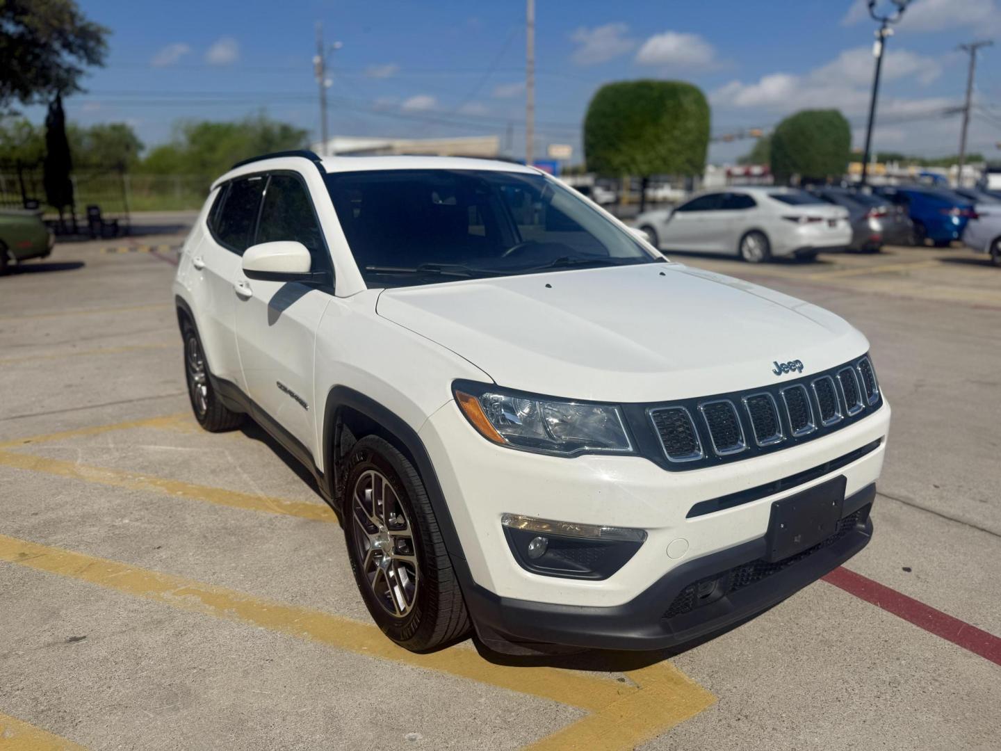 2020 White Clear Coat /Black, premium cloth/vinyl Black/Ski Grey, premium Jeep Compass 70548 (3C4NJCBB1LT) with an 2.4L L4 DOHC 16V engine, Continuously Variable Transmission5-Speed Manual transmission, located at 2401 E Main St., Grand Prairie, TX, 75050, (972) 262-4440, 32.748981, -96.969643 - Photo#6