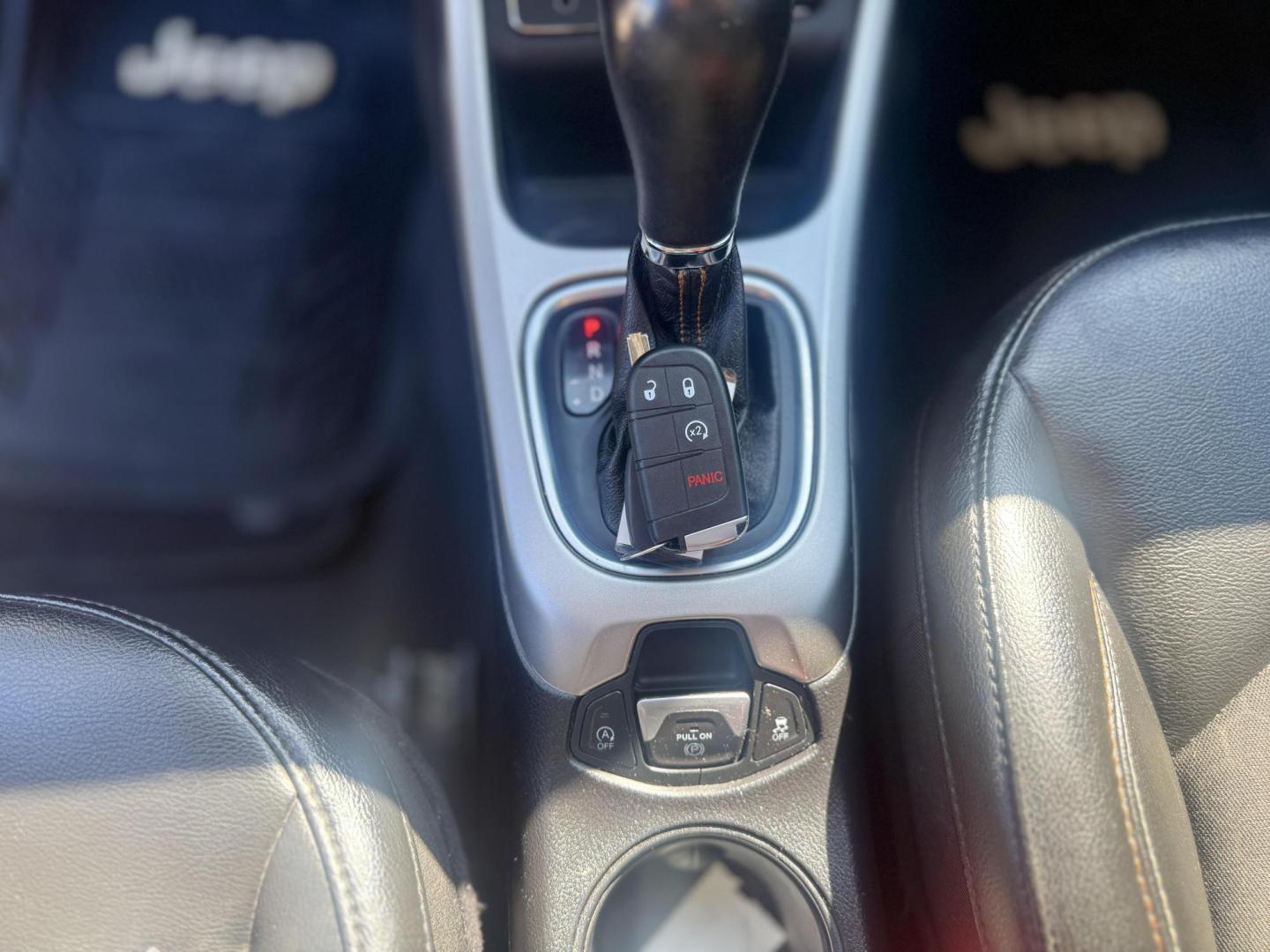 2020 White Clear Coat /Black, premium cloth/vinyl Black/Ski Grey, premium Jeep Compass 70548 (3C4NJCBB1LT) with an 2.4L L4 DOHC 16V engine, Continuously Variable Transmission5-Speed Manual transmission, located at 2401 E Main St., Grand Prairie, TX, 75050, (972) 262-4440, 32.748981, -96.969643 - Photo#14