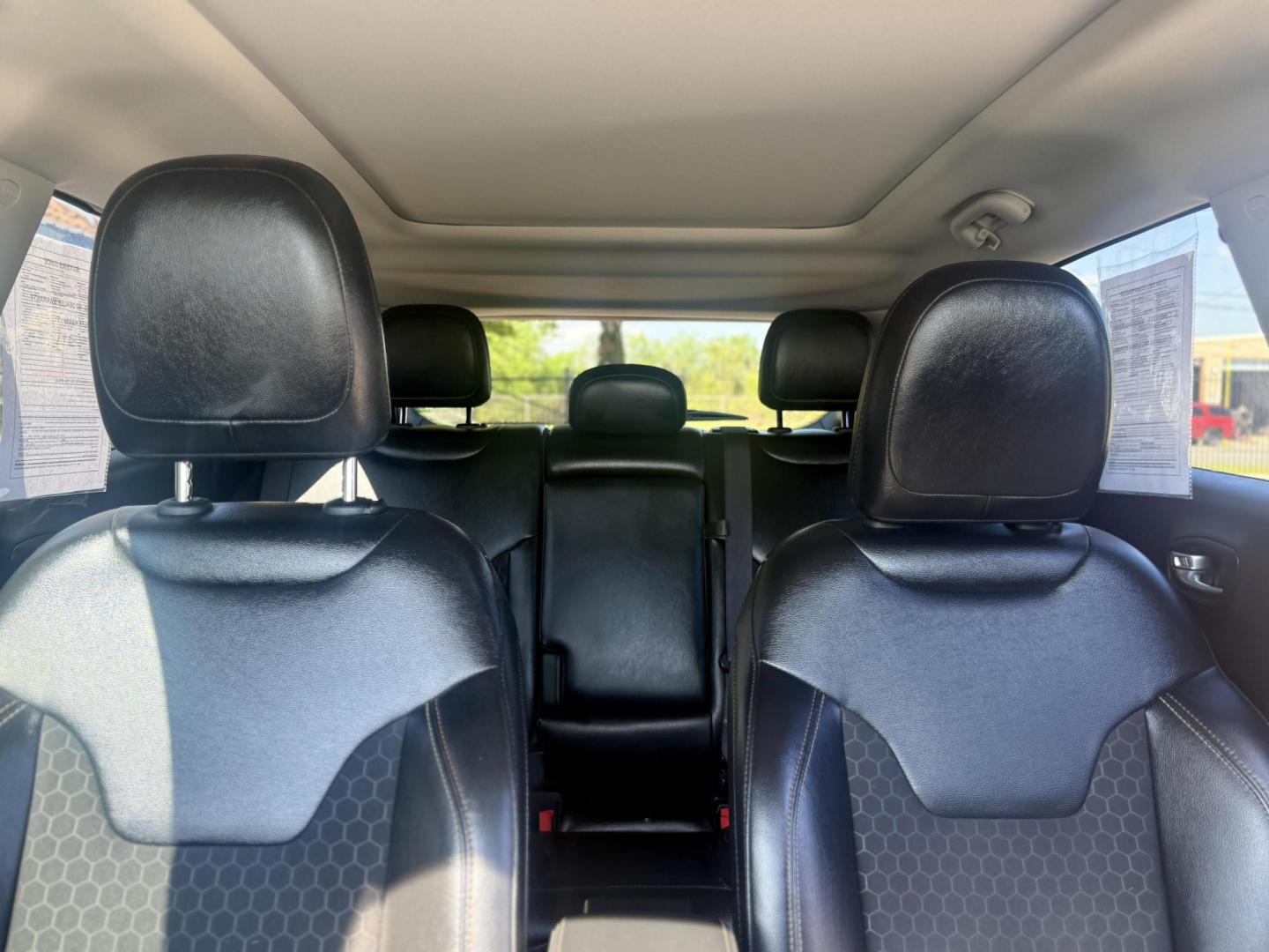 2020 White Clear Coat /Black, premium cloth/vinyl Black/Ski Grey, premium Jeep Compass 70548 (3C4NJCBB1LT) with an 2.4L L4 DOHC 16V engine, Continuously Variable Transmission5-Speed Manual transmission, located at 2401 E Main St., Grand Prairie, TX, 75050, (972) 262-4440, 32.748981, -96.969643 - Photo#15