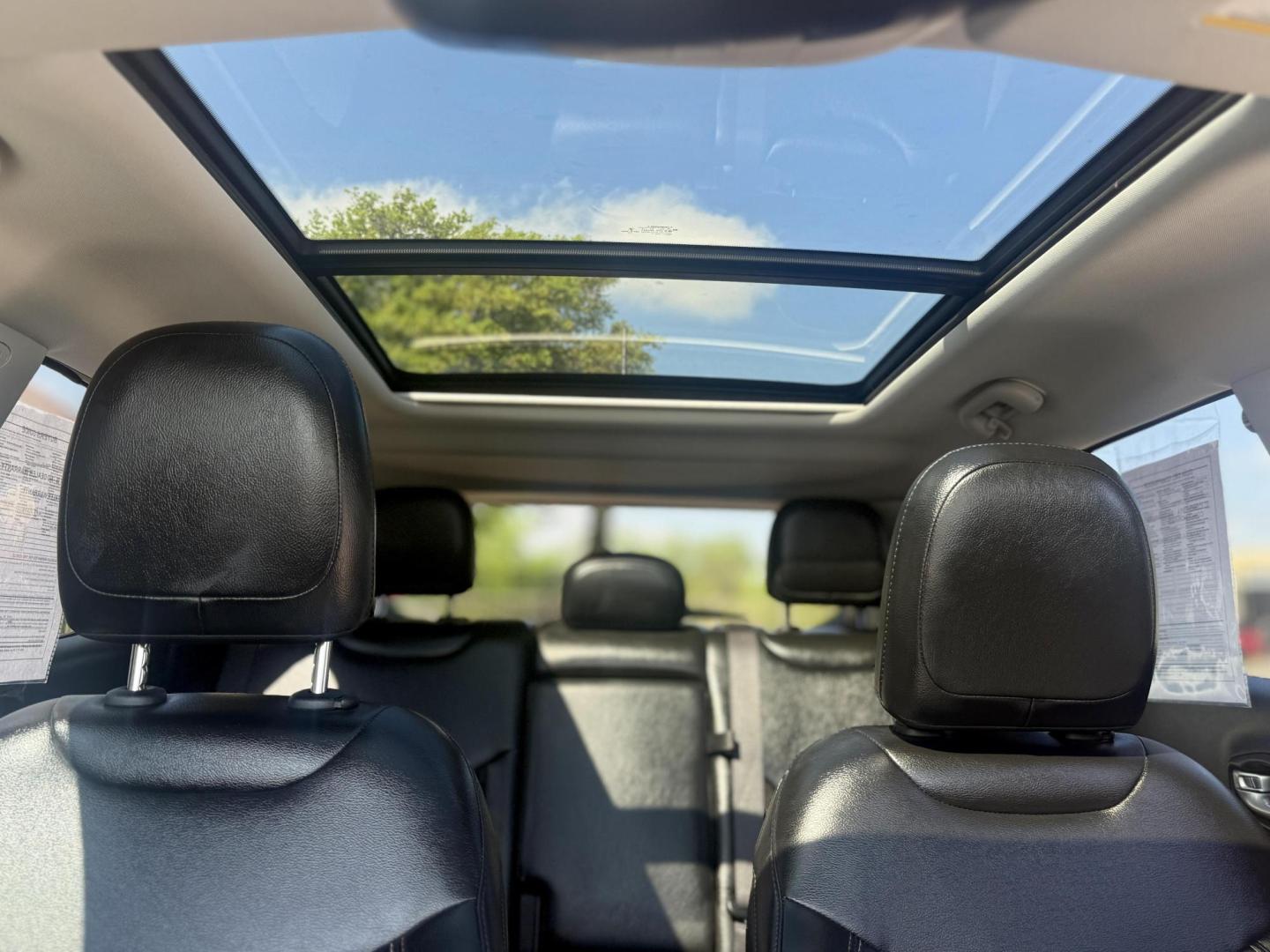 2020 White Clear Coat /Black, premium cloth/vinyl Black/Ski Grey, premium Jeep Compass 70548 (3C4NJCBB1LT) with an 2.4L L4 DOHC 16V engine, Continuously Variable Transmission5-Speed Manual transmission, located at 2401 E Main St., Grand Prairie, TX, 75050, (972) 262-4440, 32.748981, -96.969643 - Photo#16