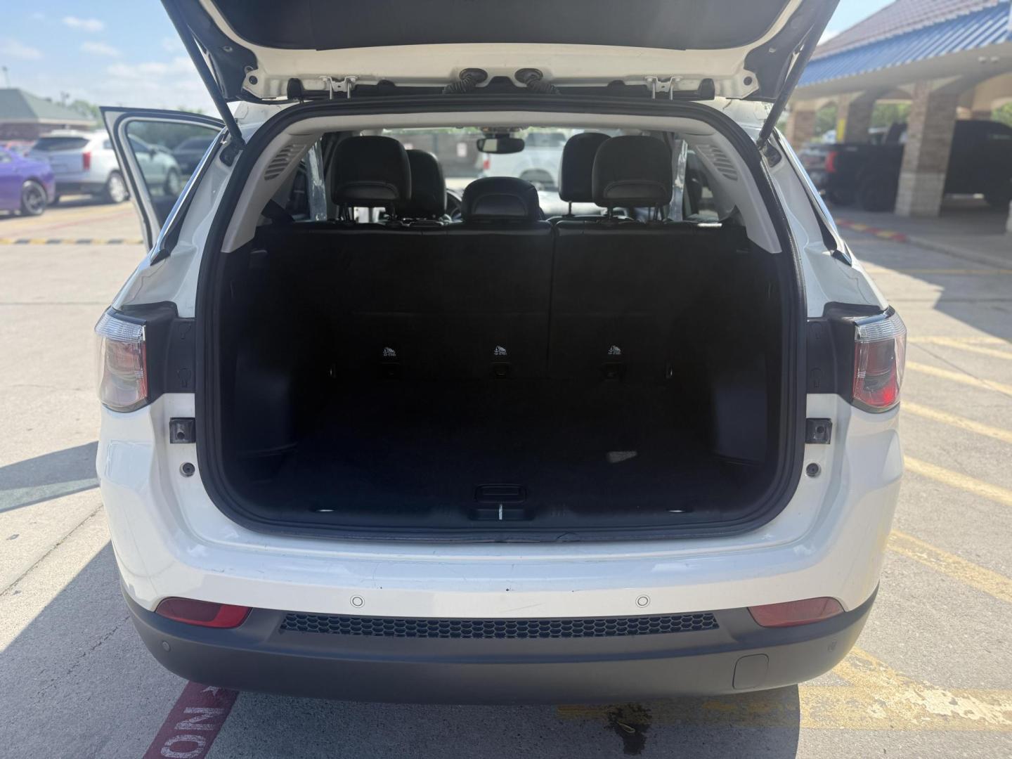 2020 White Clear Coat /Black, premium cloth/vinyl Black/Ski Grey, premium Jeep Compass 70548 (3C4NJCBB1LT) with an 2.4L L4 DOHC 16V engine, Continuously Variable Transmission5-Speed Manual transmission, located at 2401 E Main St., Grand Prairie, TX, 75050, (972) 262-4440, 32.748981, -96.969643 - Photo#18