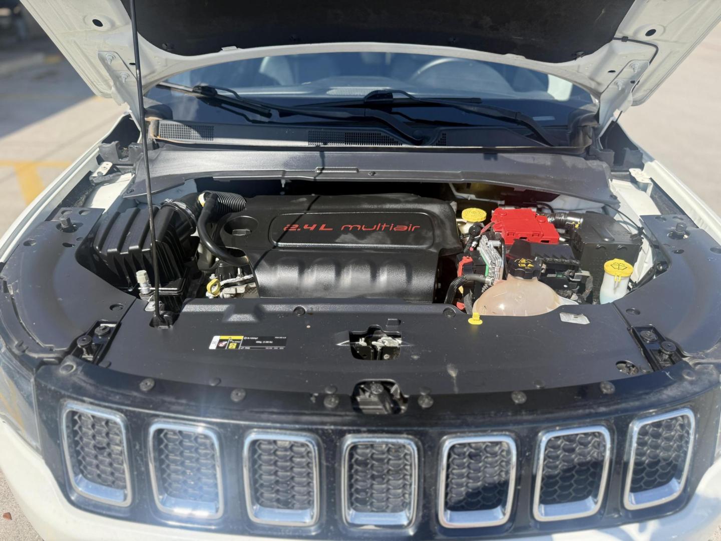 2020 White Clear Coat /Black, premium cloth/vinyl Black/Ski Grey, premium Jeep Compass 70548 (3C4NJCBB1LT) with an 2.4L L4 DOHC 16V engine, Continuously Variable Transmission5-Speed Manual transmission, located at 2401 E Main St., Grand Prairie, TX, 75050, (972) 262-4440, 32.748981, -96.969643 - Photo#20