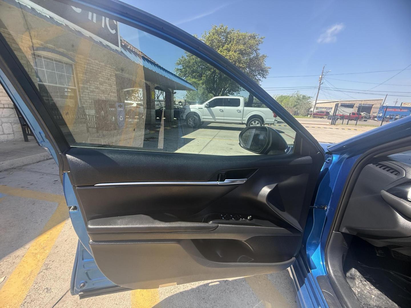 2018 Blue Crush Metallic /Ash, leatherette/cloth Black, leatherette/cloth Toyota Camry 59159 (4T1B11HK7JU) with an 2.5L L4 DOHC 16V engine, 8-Speed Automatic transmission, located at 2401 E Main St., Grand Prairie, TX, 75050, (972) 262-4440, 32.748981, -96.969643 - Photo#4
