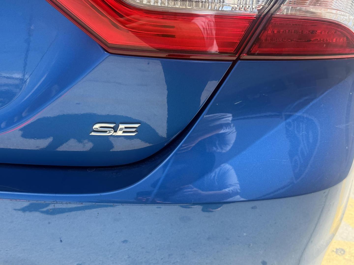 2018 Blue Crush Metallic /Ash, leatherette/cloth Black, leatherette/cloth Toyota Camry 59159 (4T1B11HK7JU) with an 2.5L L4 DOHC 16V engine, 8-Speed Automatic transmission, located at 2401 E Main St., Grand Prairie, TX, 75050, (972) 262-4440, 32.748981, -96.969643 - Photo#10