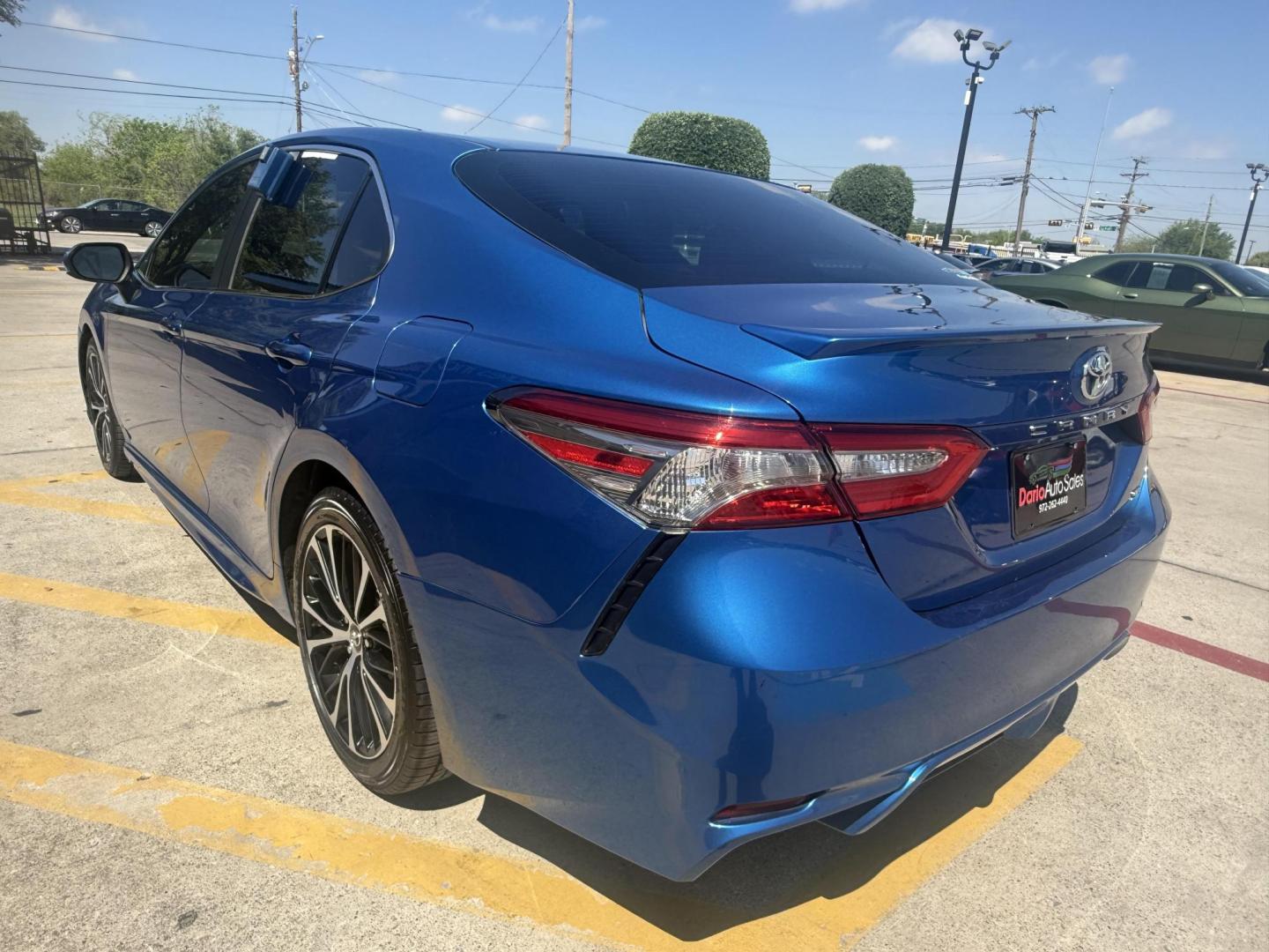 2018 Blue Crush Metallic /Ash, leatherette/cloth Black, leatherette/cloth Toyota Camry 59159 (4T1B11HK7JU) with an 2.5L L4 DOHC 16V engine, 8-Speed Automatic transmission, located at 2401 E Main St., Grand Prairie, TX, 75050, (972) 262-4440, 32.748981, -96.969643 - Photo#12