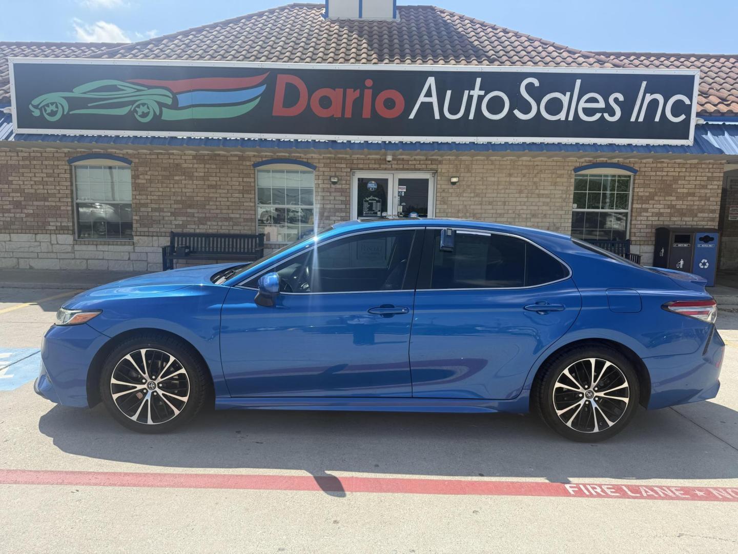 2018 Blue Crush Metallic /Ash, leatherette/cloth Black, leatherette/cloth Toyota Camry 59159 (4T1B11HK7JU) with an 2.5L L4 DOHC 16V engine, 8-Speed Automatic transmission, located at 2401 E Main St., Grand Prairie, TX, 75050, (972) 262-4440, 32.748981, -96.969643 - Photo#15
